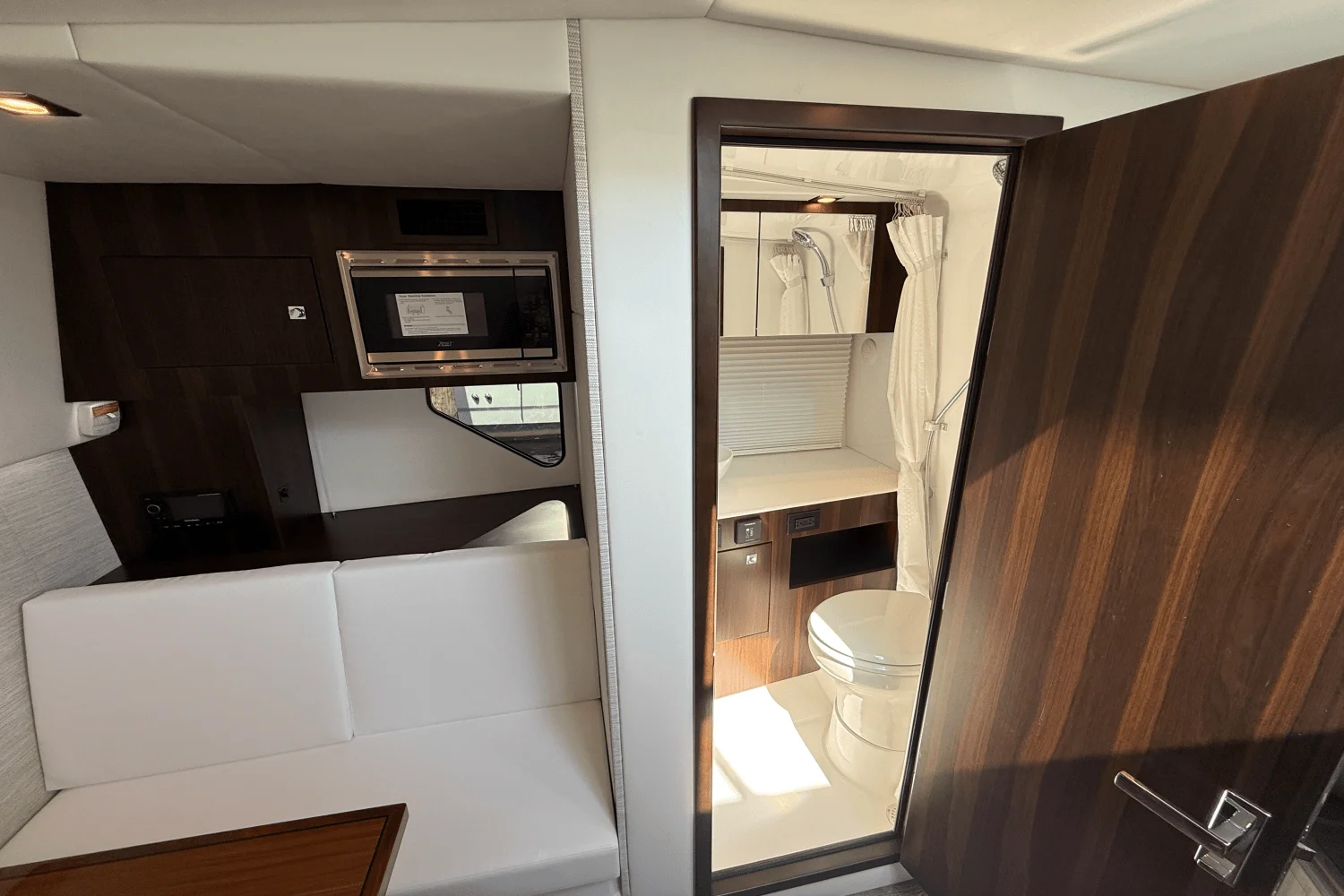 2026 Cruisers Yachts 34 GLS Outboard Image Thumbnail #23