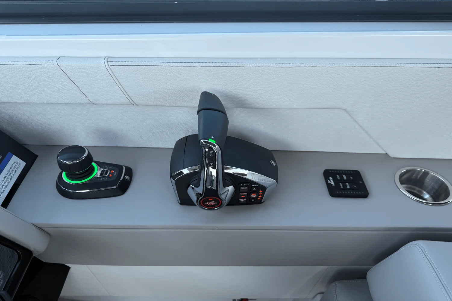 2026 Cruisers Yachts 34 GLS Outboard Image Thumbnail #20