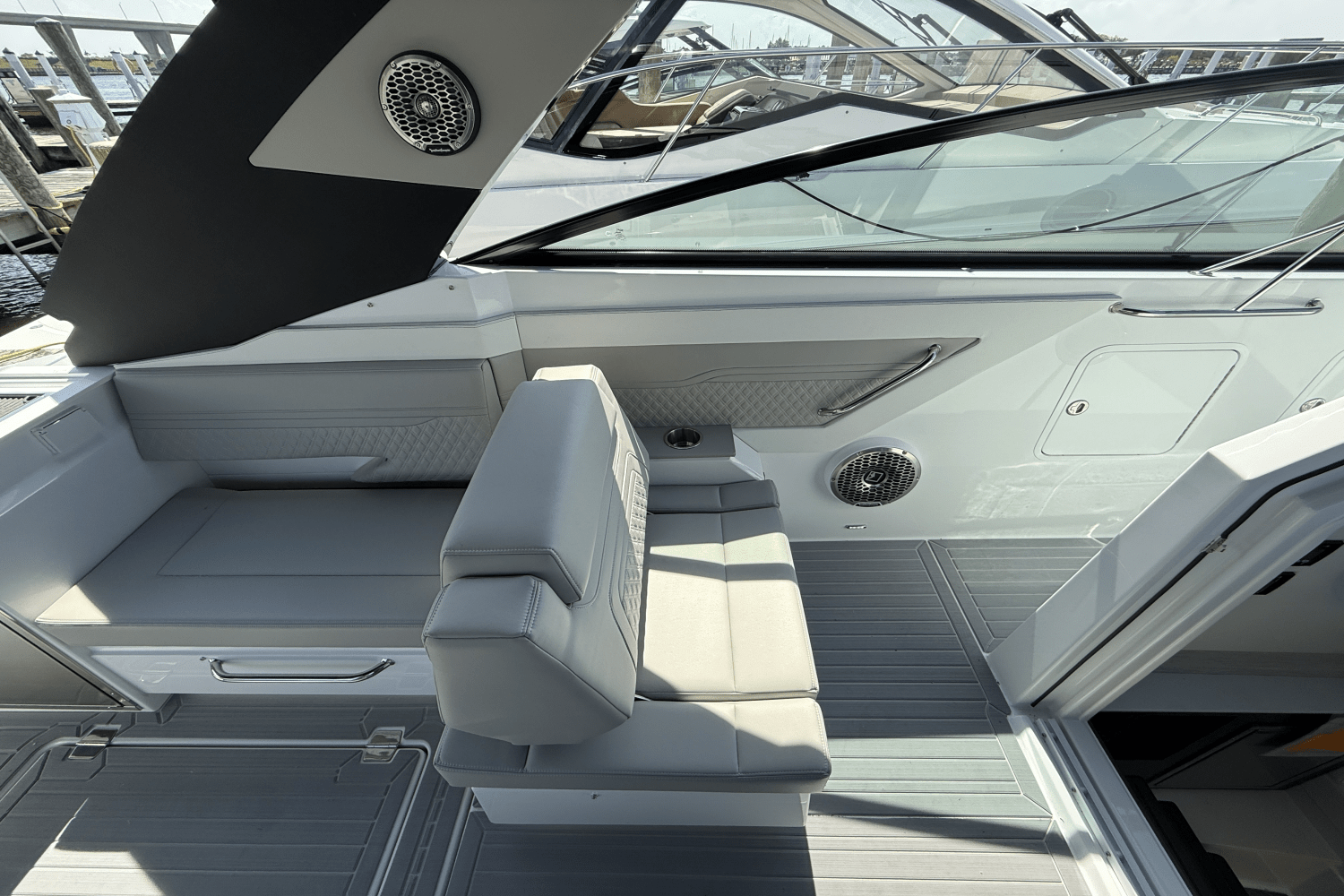 2026 Cruisers Yachts 34 GLS Outboard Image Thumbnail #16