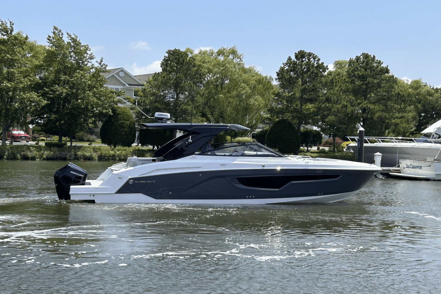 2026 Cruisers Yachts 34 GLS Outboard Image Thumbnail #1