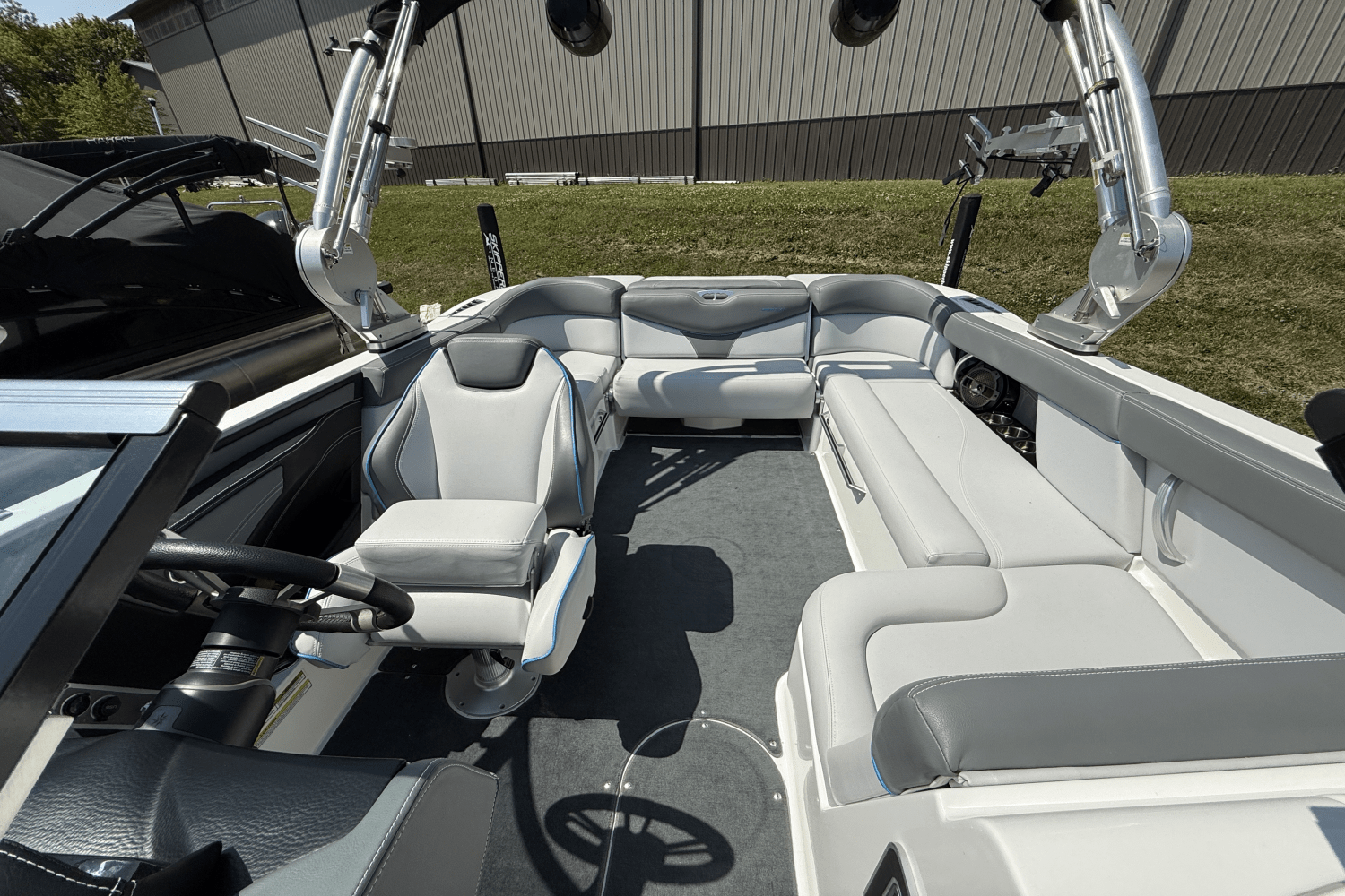 2019 Mastercraft XT22 Image Thumbnail #9