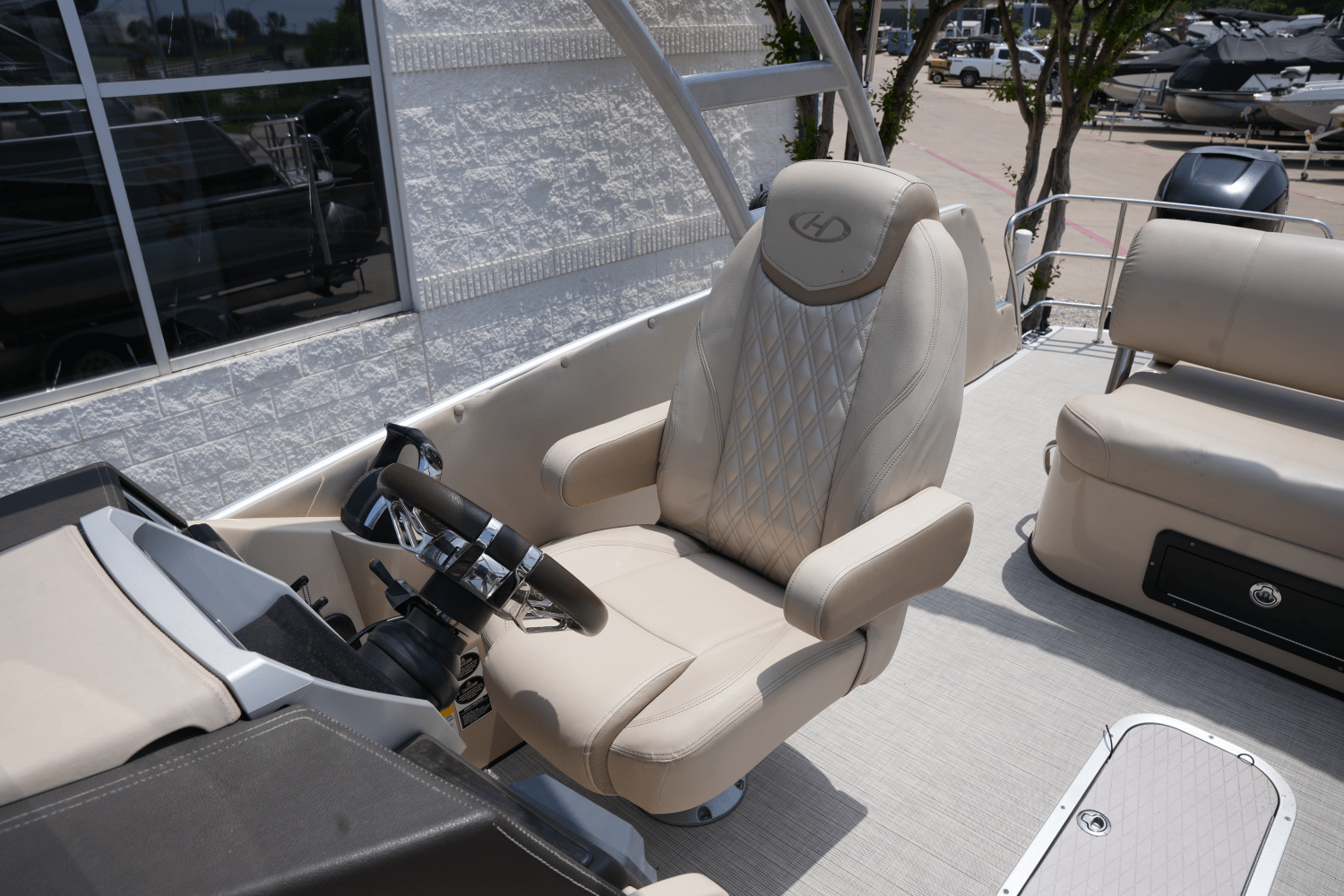 2017 Harris GRAND MARINER (TWIN ENGINE) Image Thumbnail #12