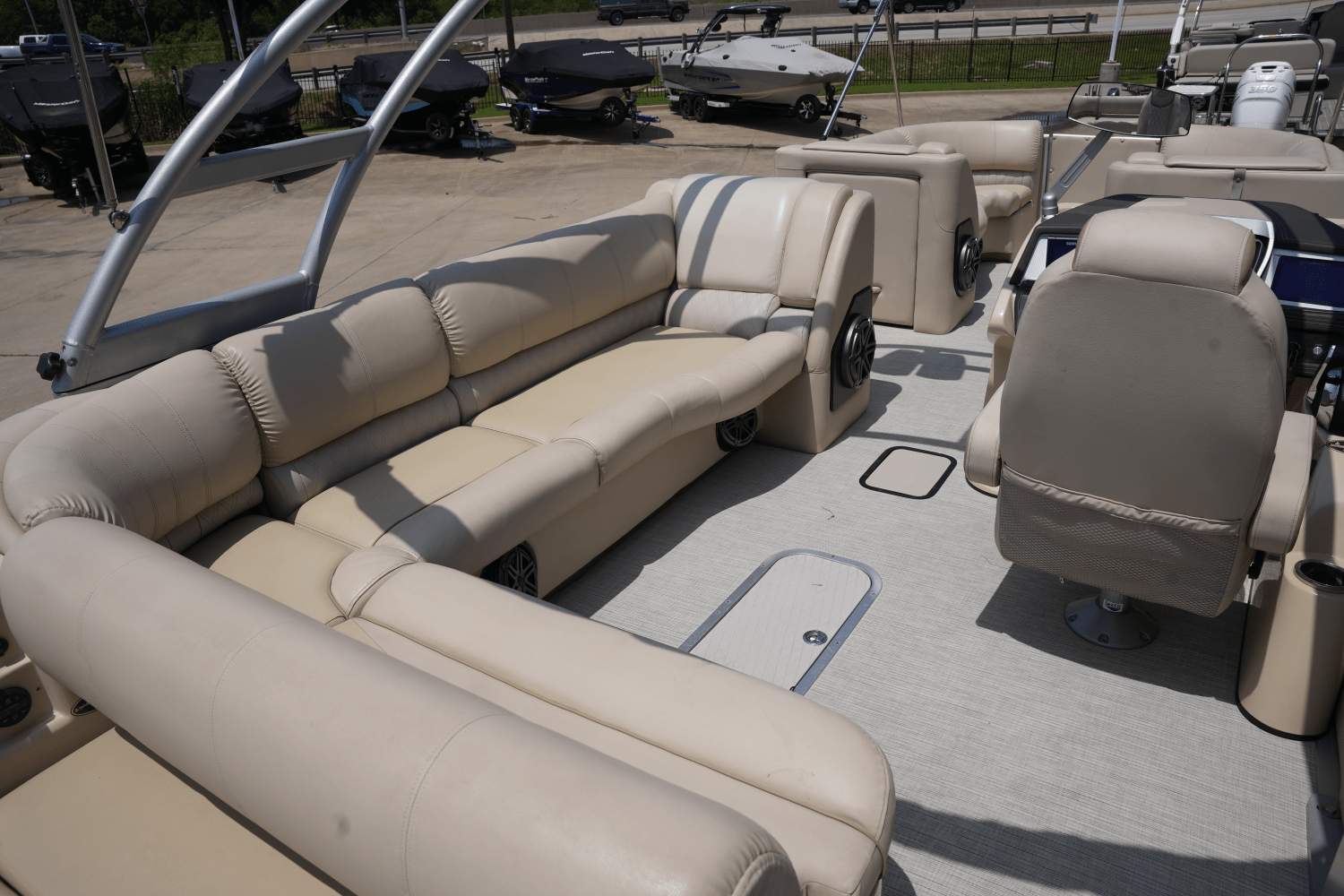 2017 Harris GRAND MARINER (TWIN ENGINE) Image Thumbnail #19
