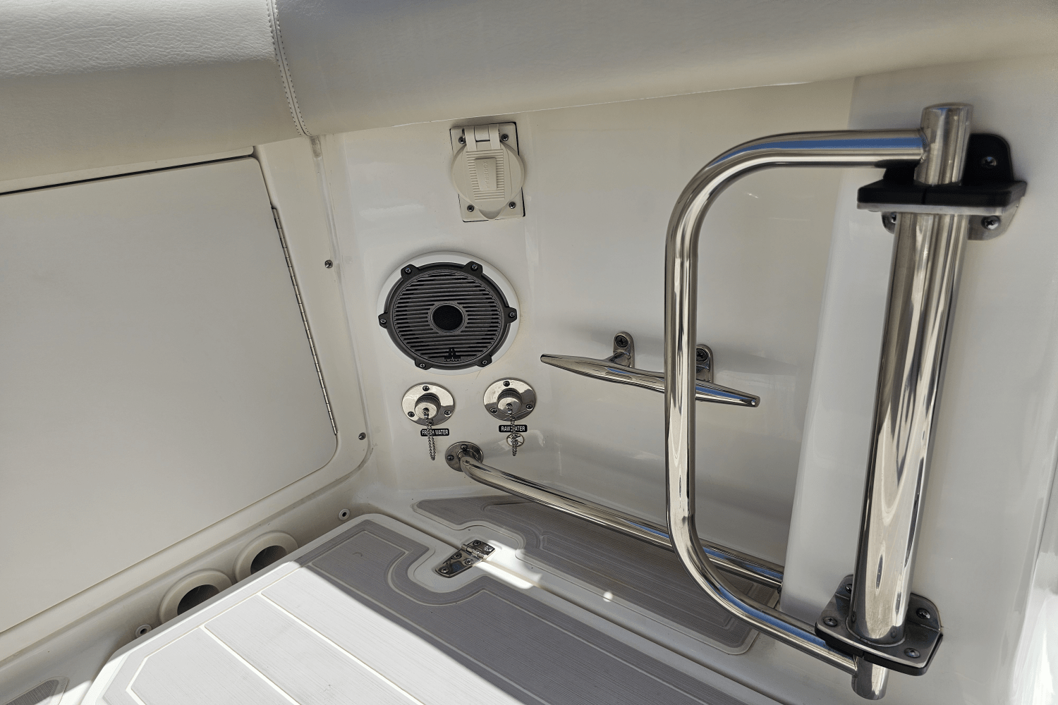 2021 Boston Whaler 330 OUTRAGE Image Thumbnail #25