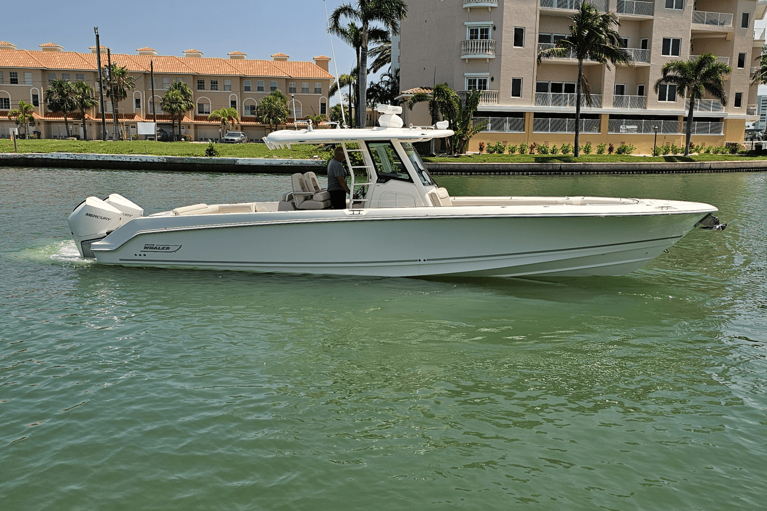 2021 Boston Whaler 330 OUTRAGE Image Thumbnail #2