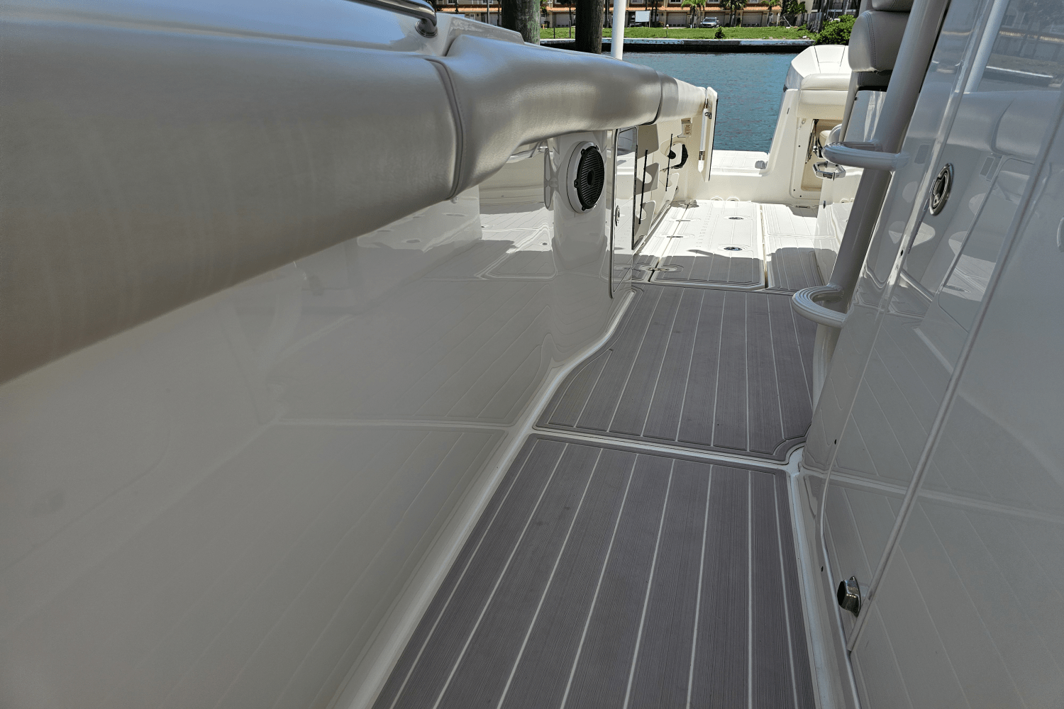 2021 Boston Whaler 330 OUTRAGE Image Thumbnail #19