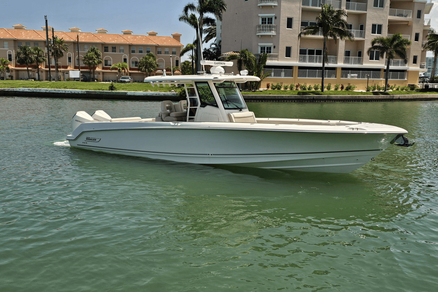 2021 Boston Whaler 330 OUTRAGE Image Thumbnail #4