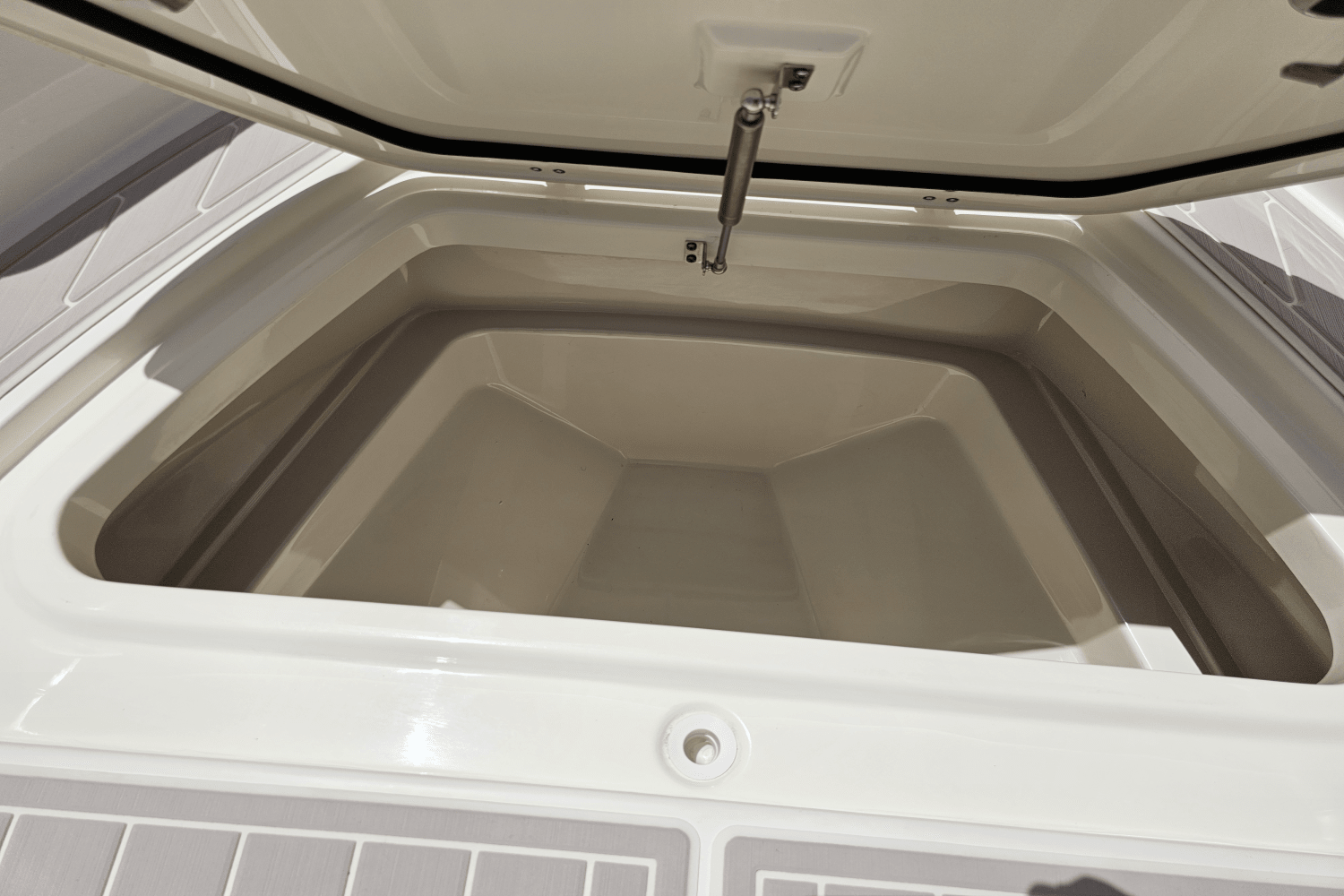 2021 Boston Whaler 330 OUTRAGE Image Thumbnail #15