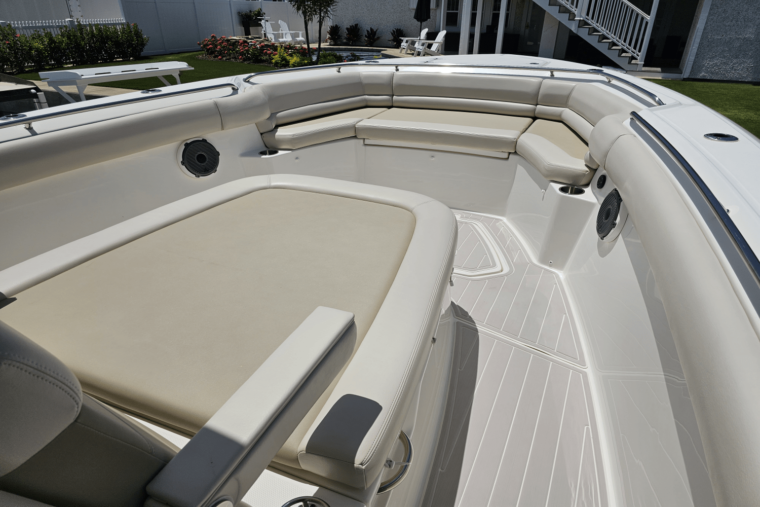 2021 Boston Whaler 330 OUTRAGE Image Thumbnail #8