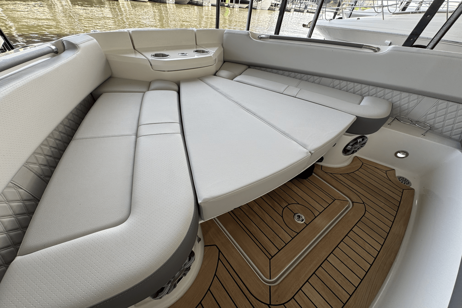2024 Sea Ray 400 SLX Image Thumbnail #18