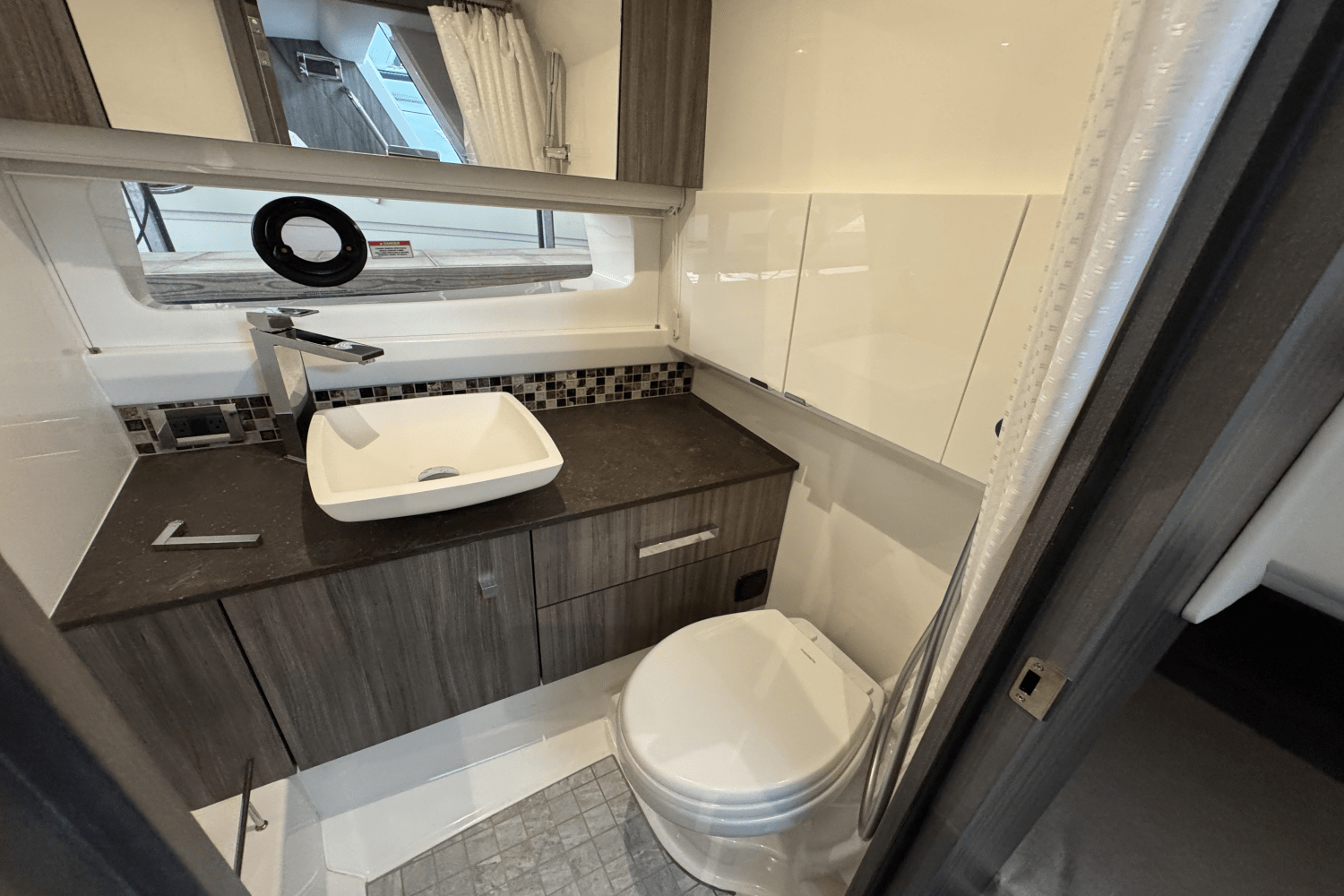 2024 Sea Ray 400 SLX Image Thumbnail #9