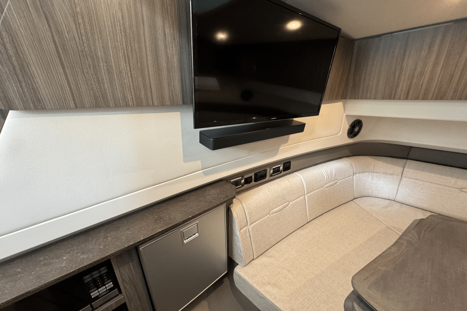 2024 Sea Ray 400 SLX Image Thumbnail #7
