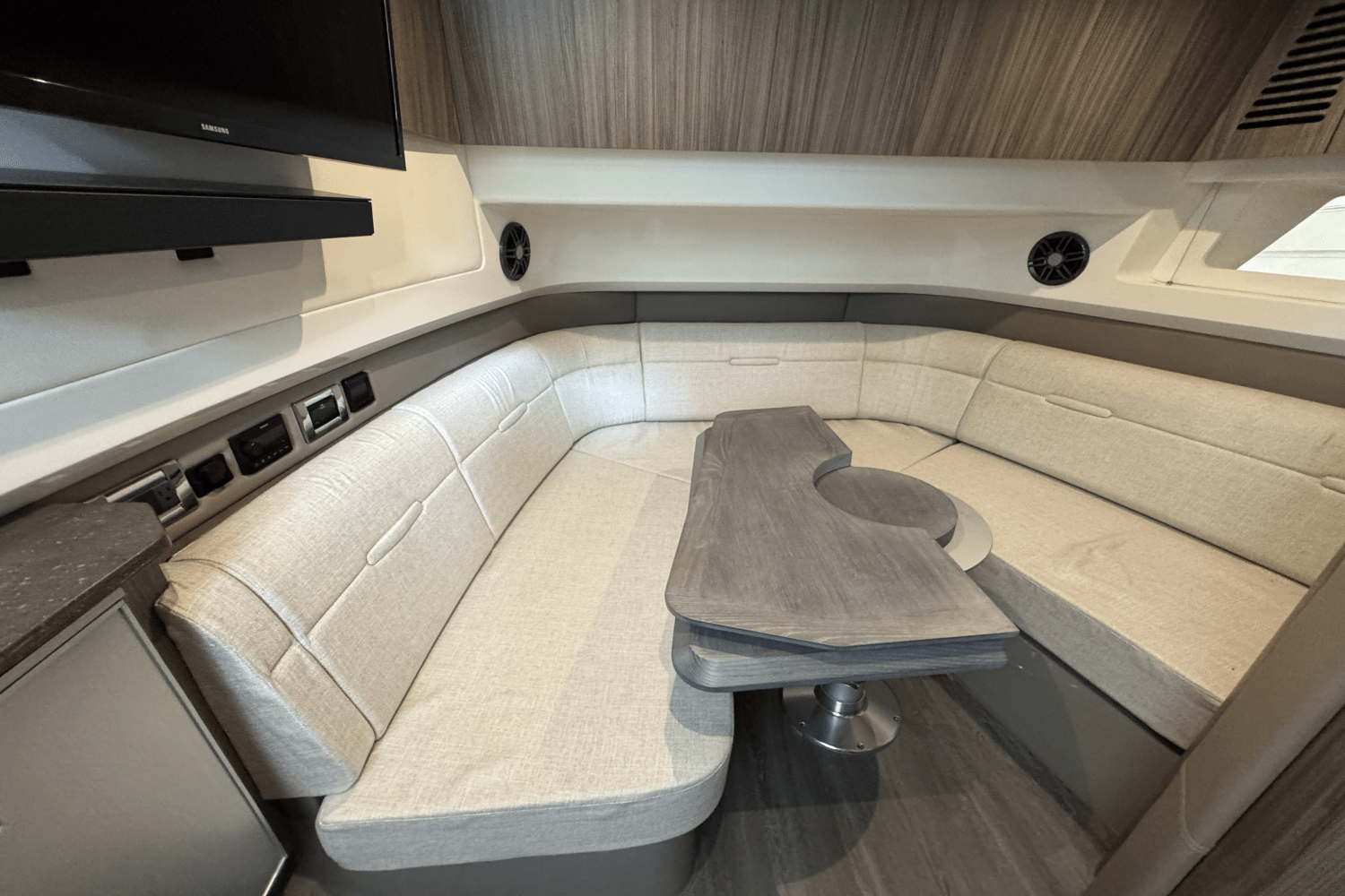 2024 Sea Ray 400 SLX Image Thumbnail #8