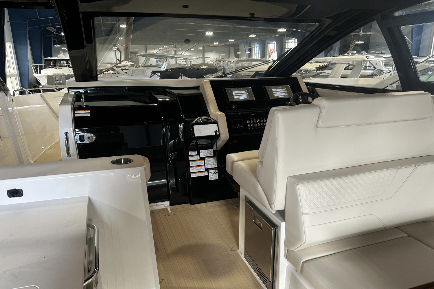 2026 Cruisers Yachts 42 GLS Outboard Image Thumbnail #4