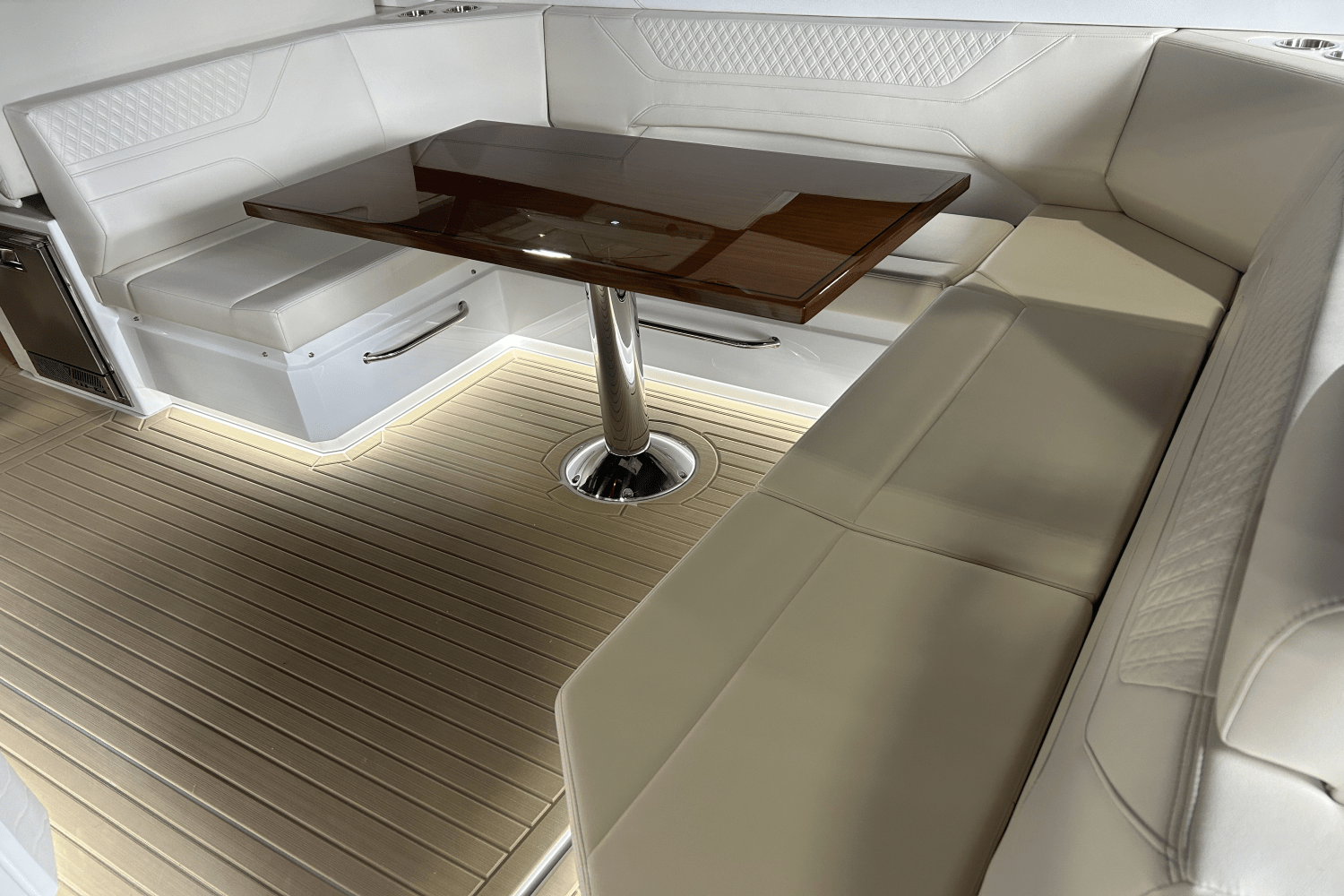 2026 Cruisers Yachts 42 GLS Outboard Image Thumbnail #1