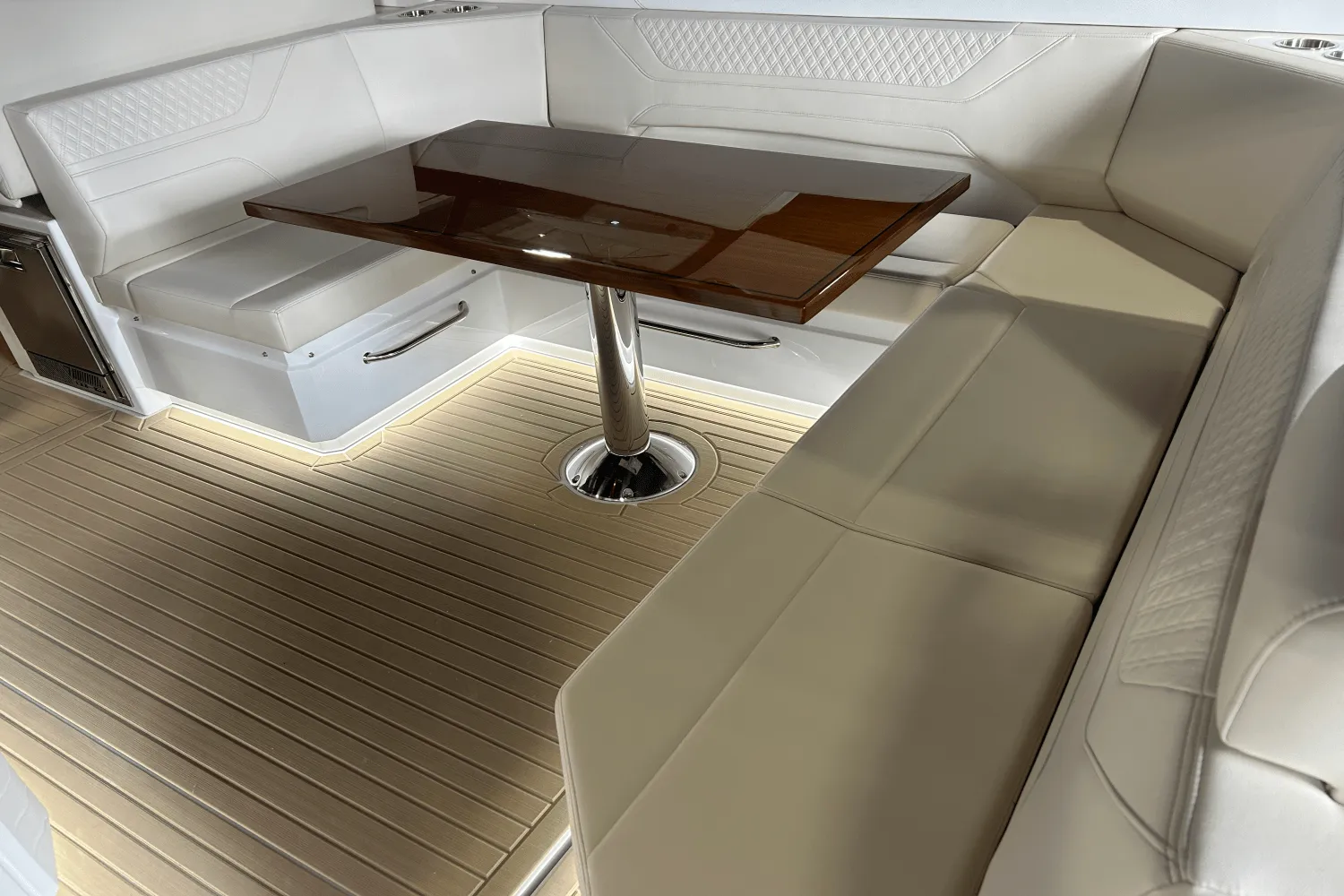 2026 Cruisers Yachts 42 GLS Outboard Image Thumbnail #1