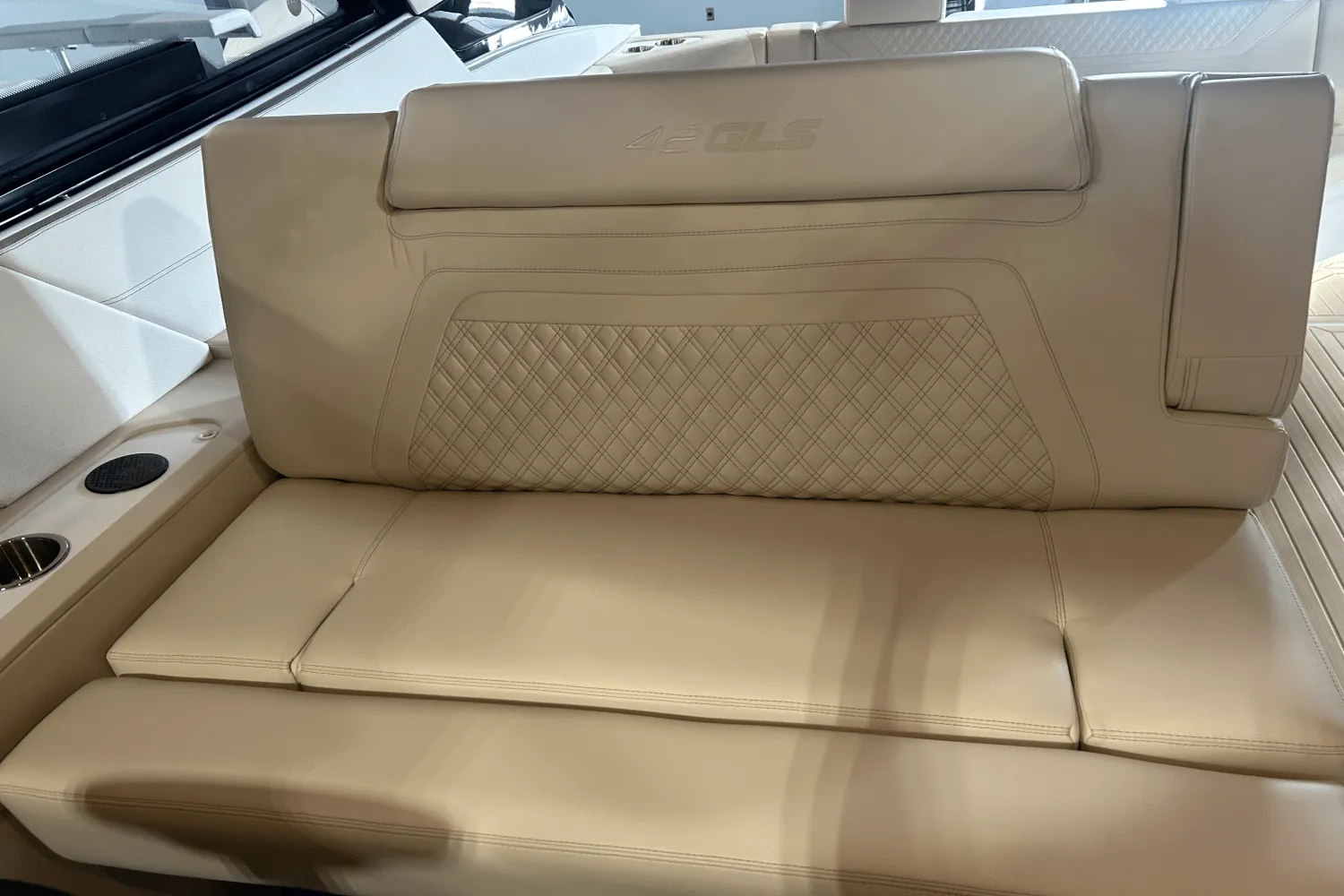 2026 Cruisers Yachts 42 GLS Outboard Image Thumbnail #19