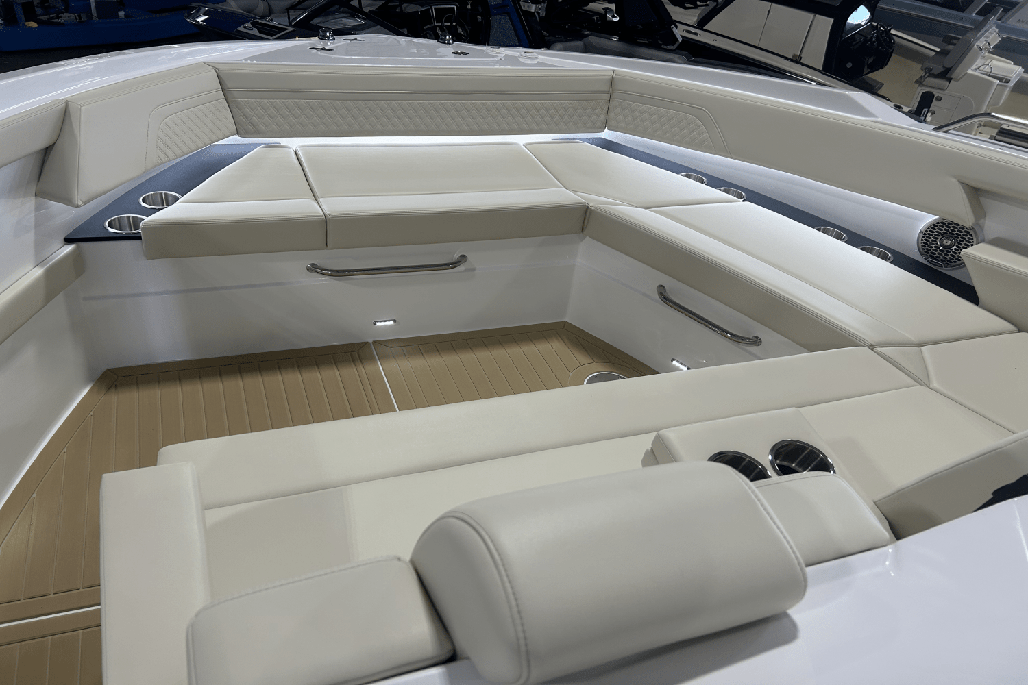 2026 Cruisers Yachts 42 GLS Outboard Image Thumbnail #14