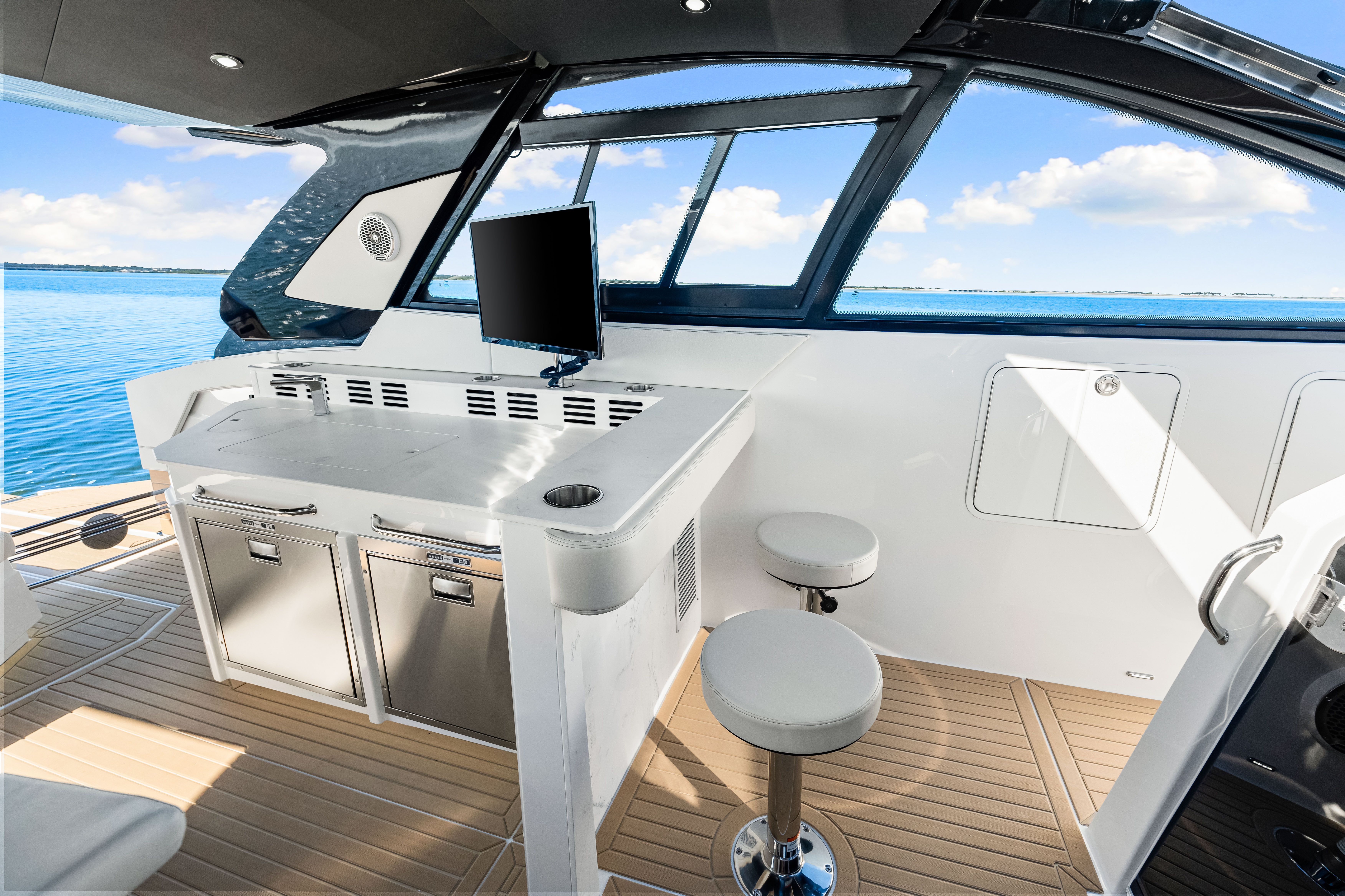 2026 Cruisers Yachts 42 GLS Outboard Image Thumbnail #33