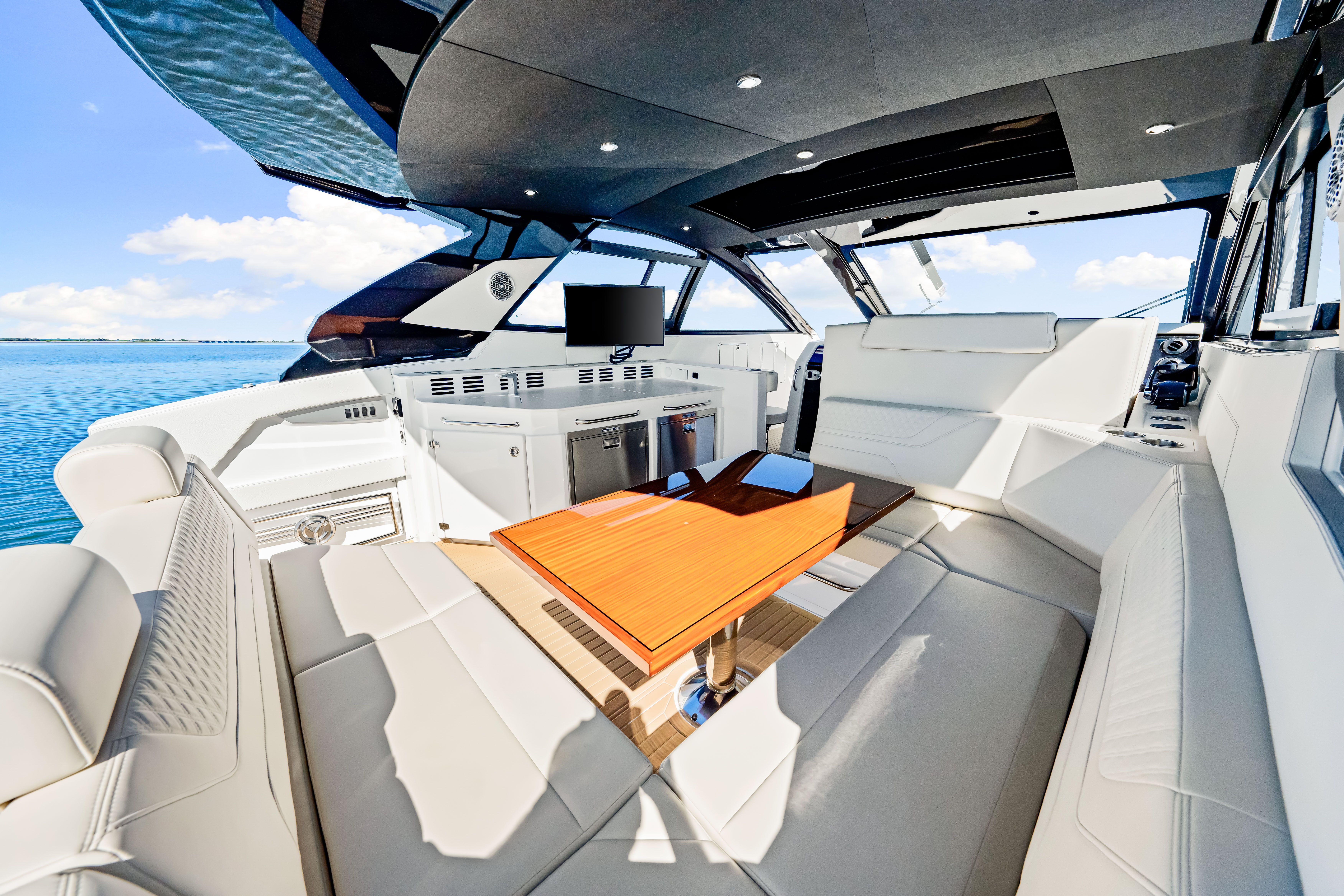 2026 Cruisers Yachts 42 GLS Outboard Image Thumbnail #31