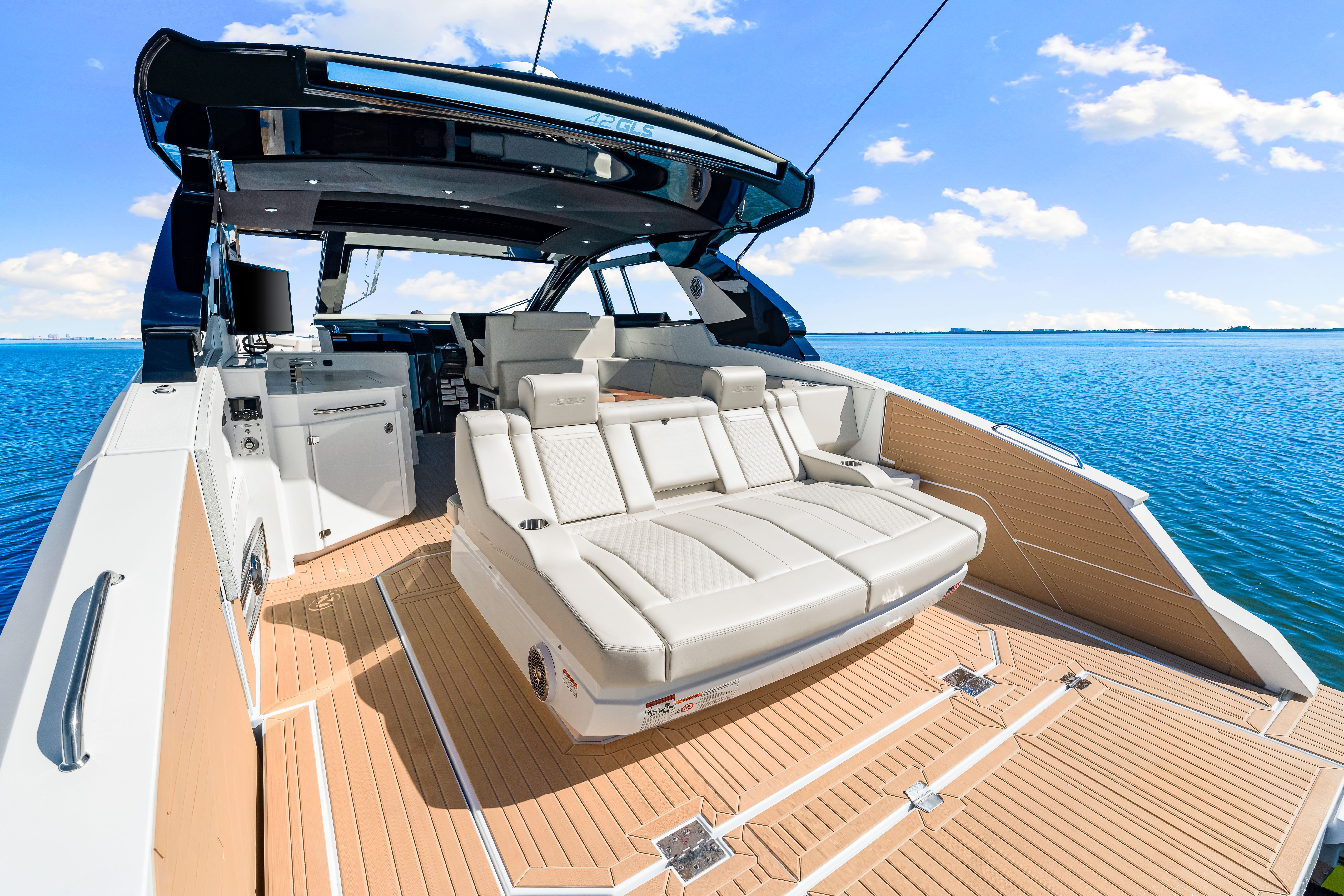 2026 Cruisers Yachts 42 GLS Outboard Image Thumbnail #24