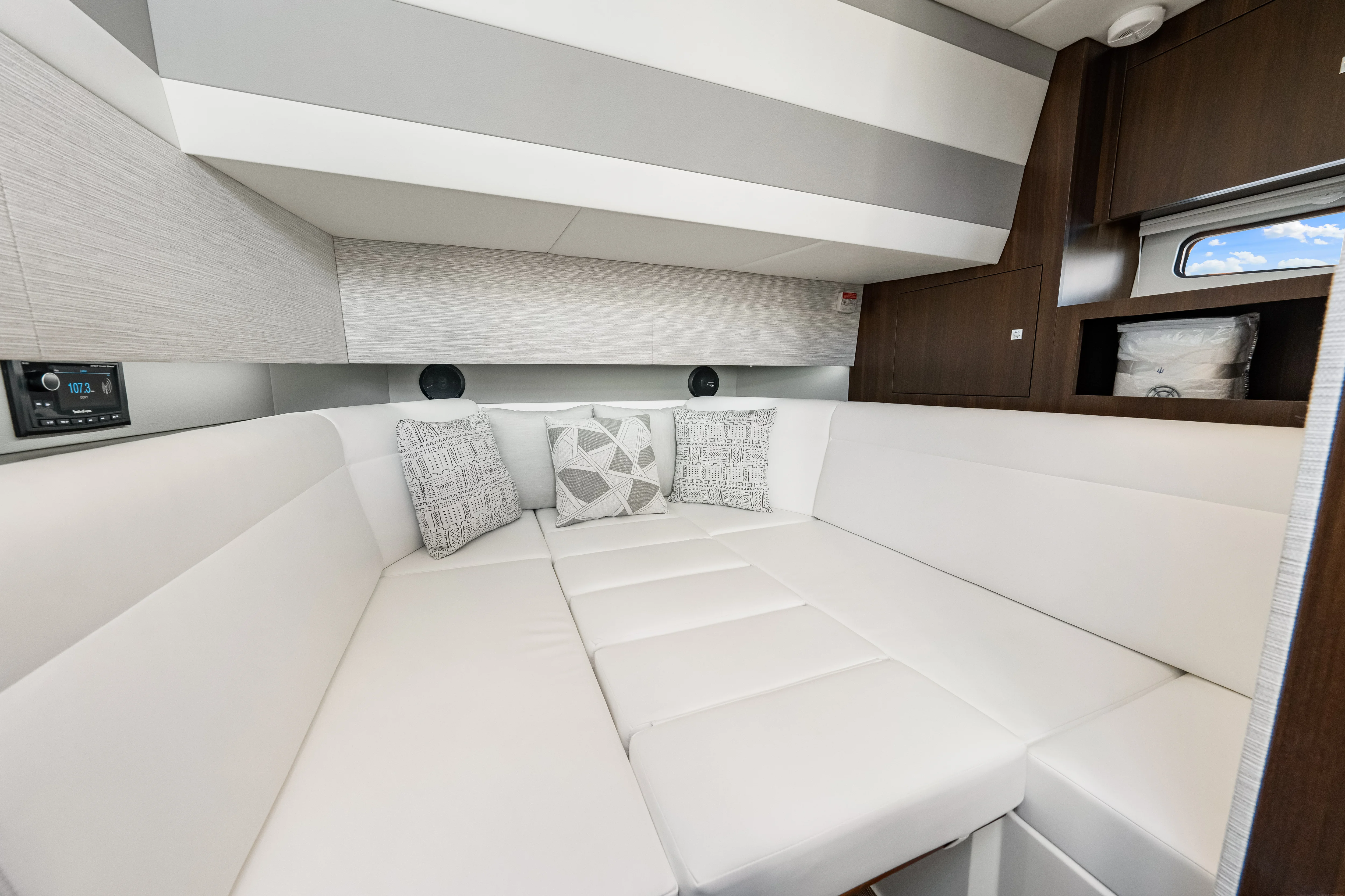 2026 Cruisers Yachts 42 GLS Outboard Image Thumbnail #39