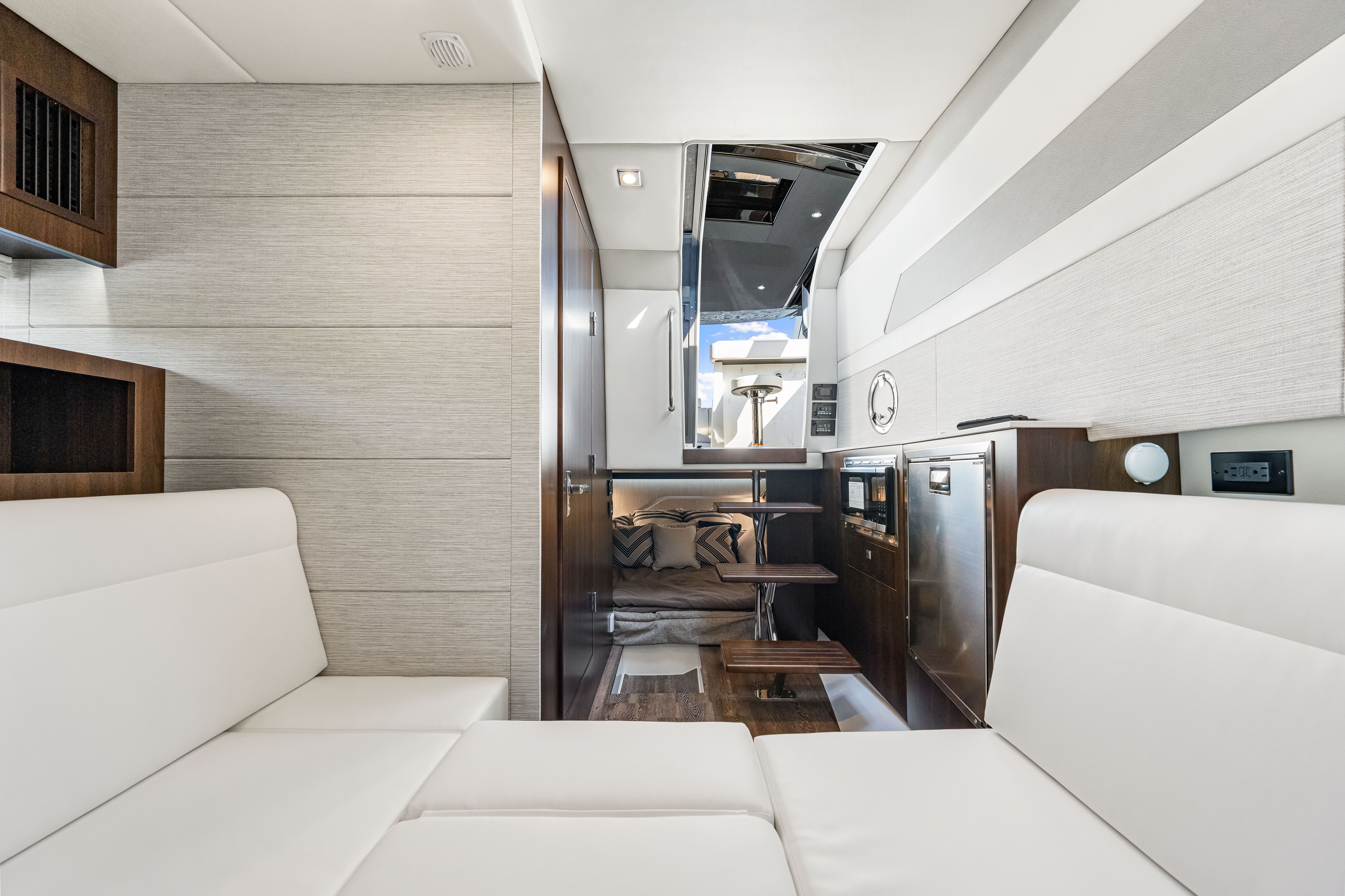 2026 Cruisers Yachts 42 GLS Outboard Image Thumbnail #42