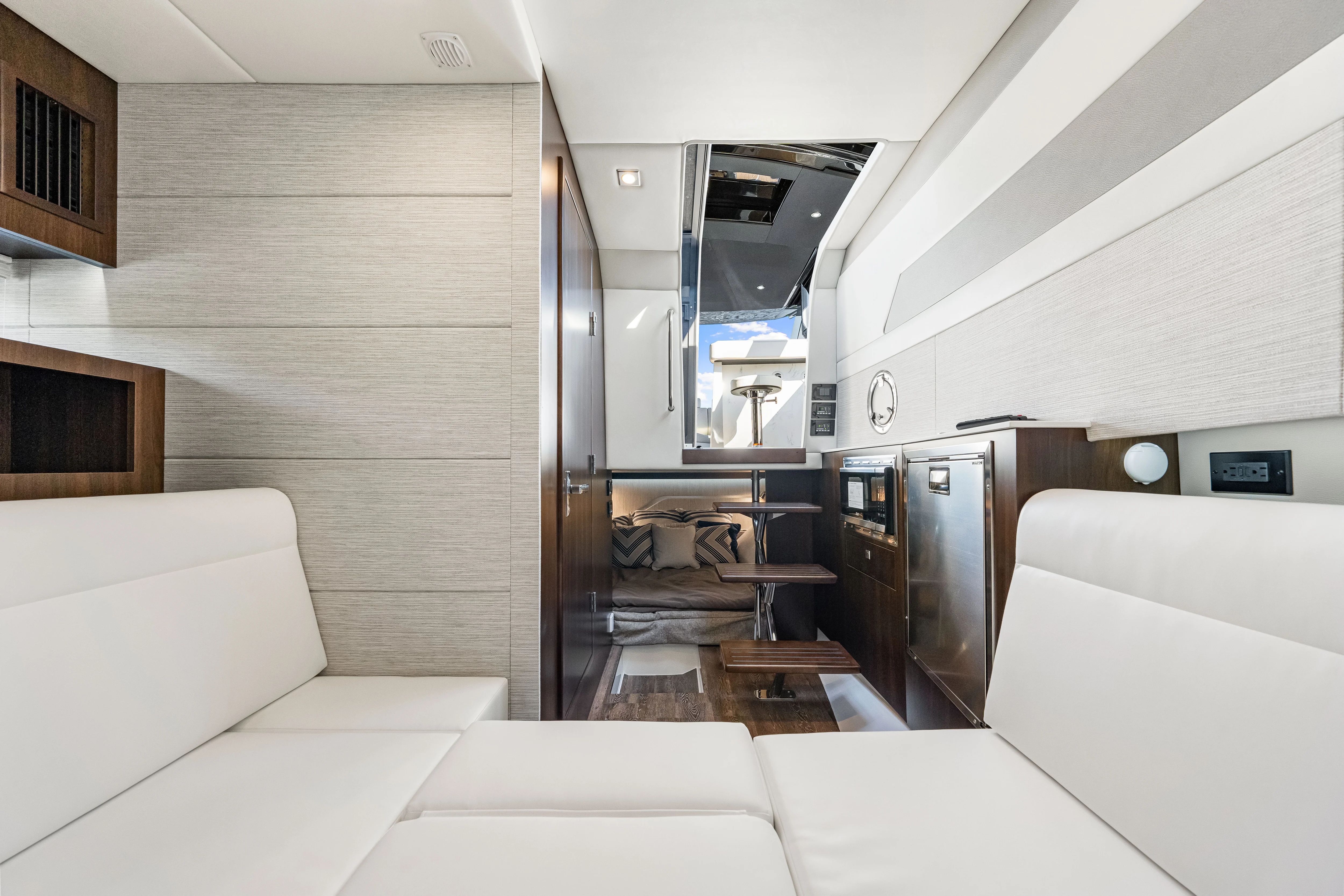 2026 Cruisers Yachts 42 GLS Outboard Image Thumbnail #42