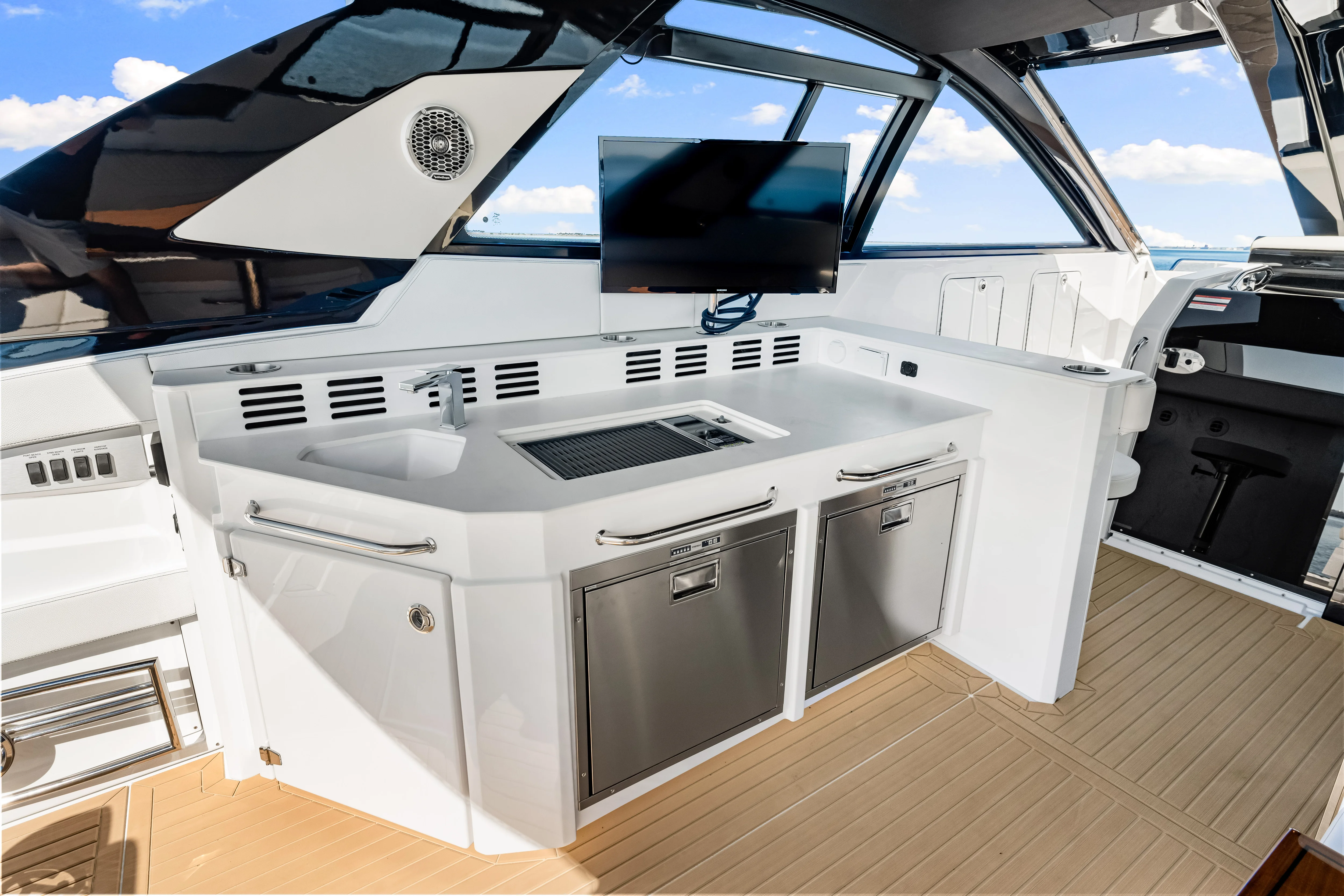 2026 Cruisers Yachts 42 GLS Outboard Image Thumbnail #27