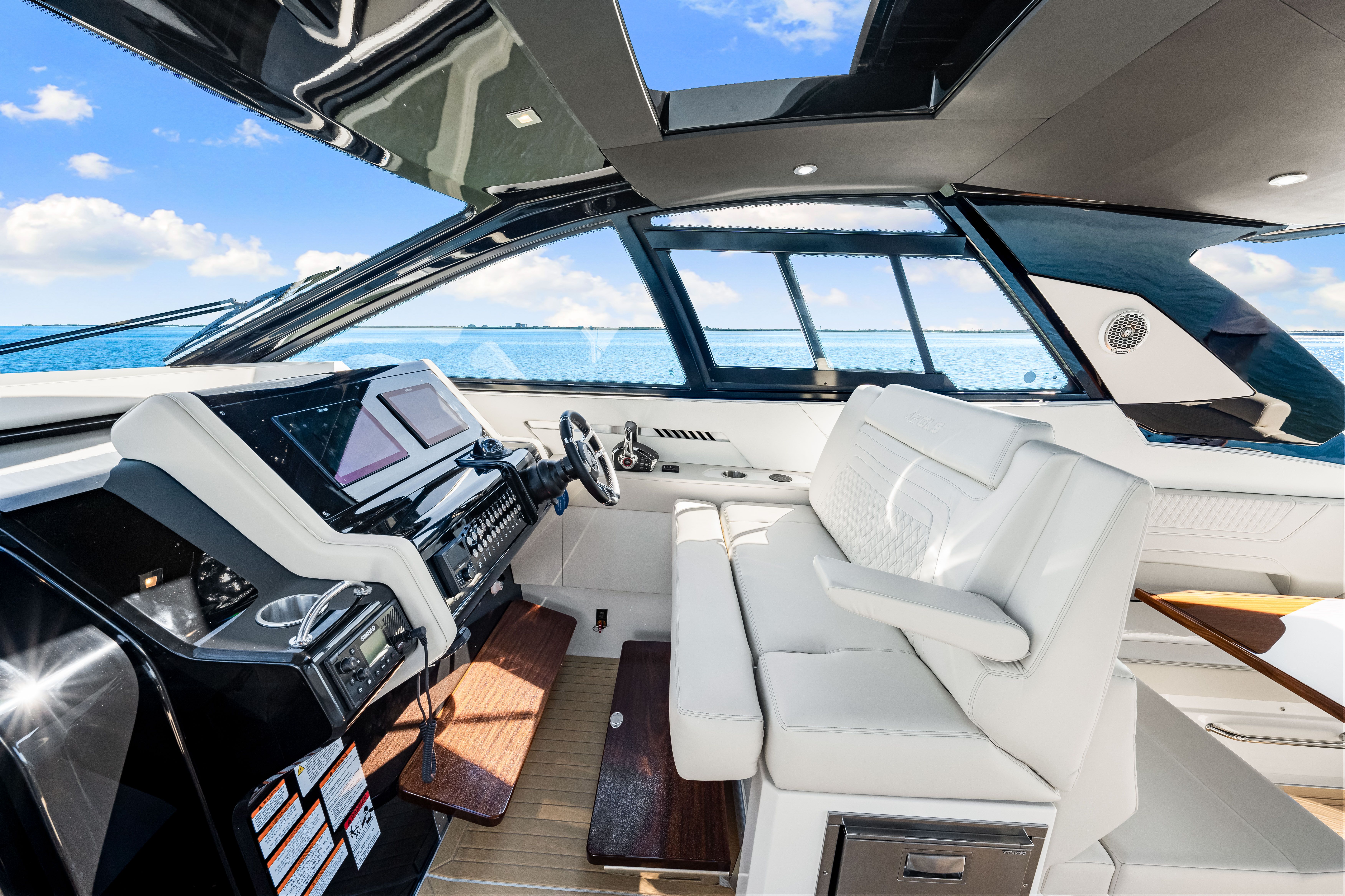 2026 Cruisers Yachts 42 GLS Outboard Image Thumbnail #36