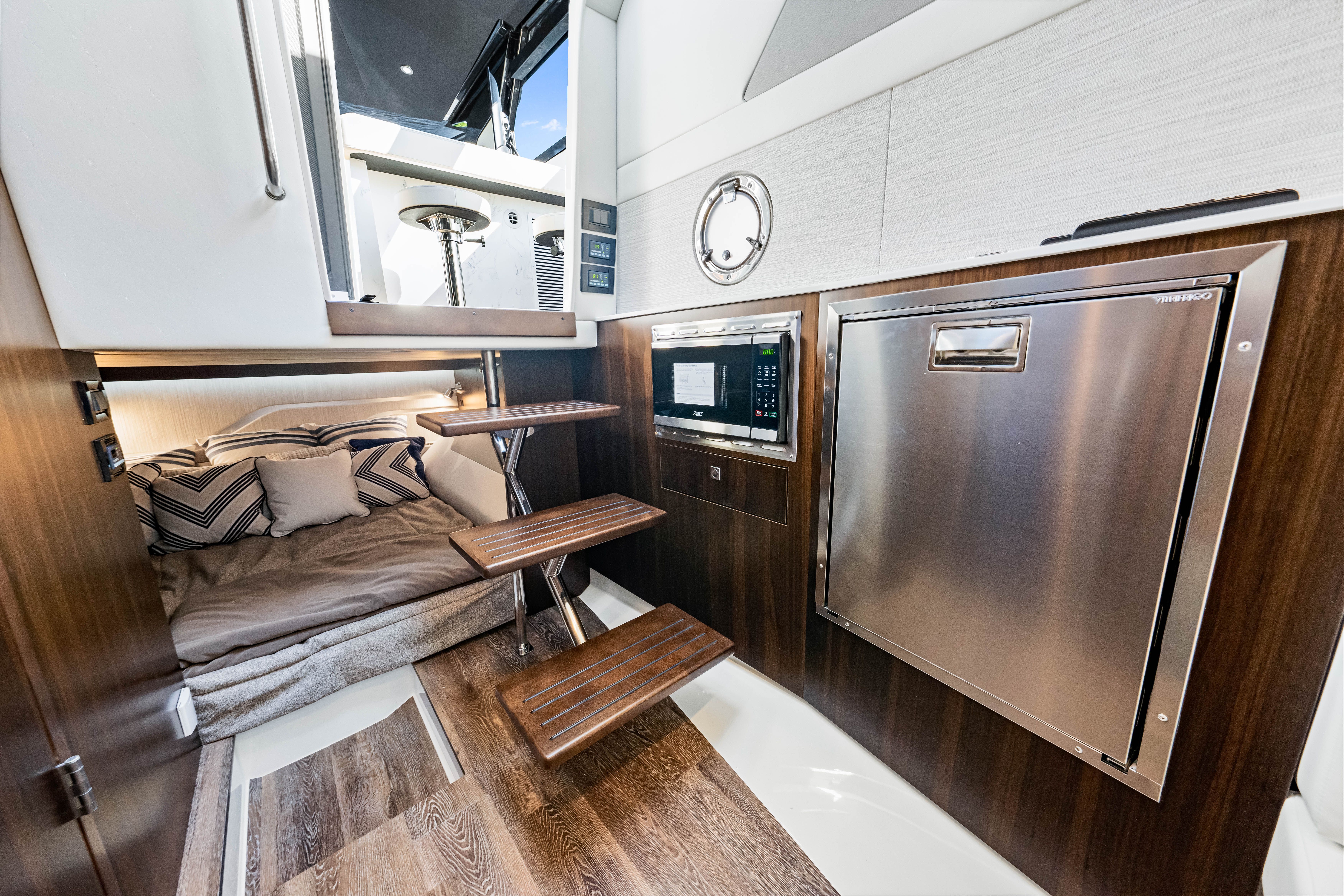 2026 Cruisers Yachts 42 GLS Outboard Image Thumbnail #41