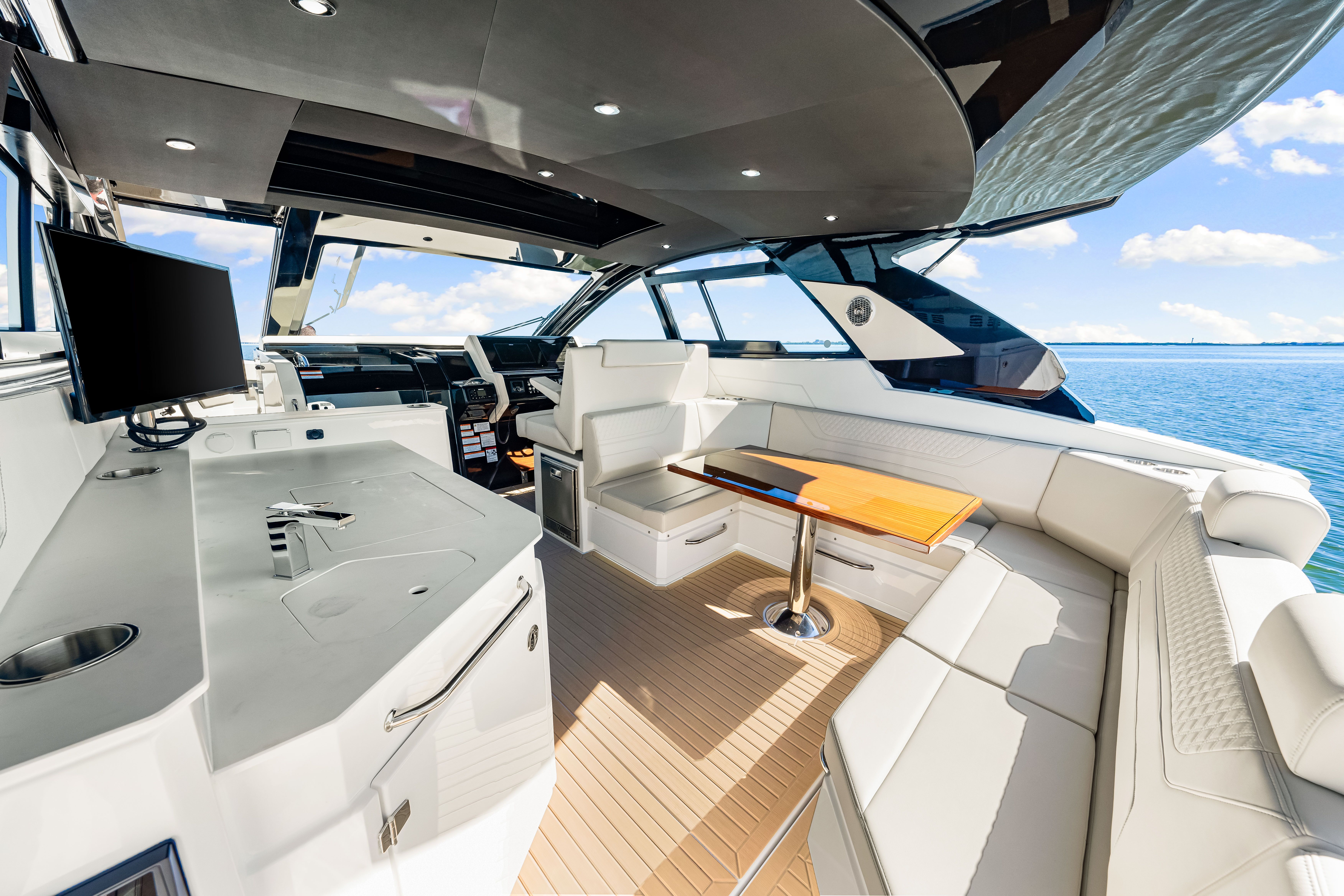 2026 Cruisers Yachts 42 GLS Outboard Image Thumbnail #32