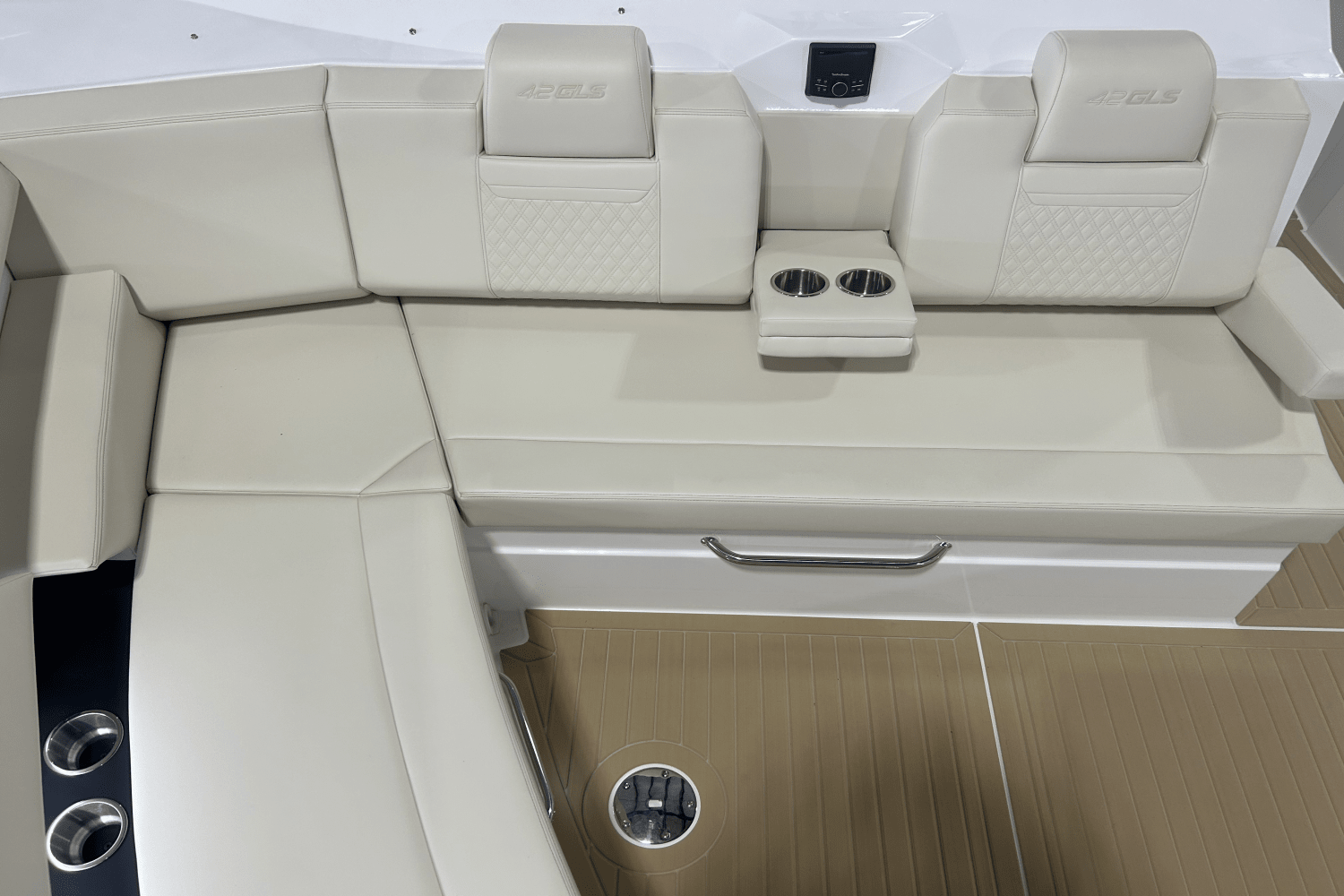 2026 Cruisers Yachts 42 GLS Outboard Image Thumbnail #18