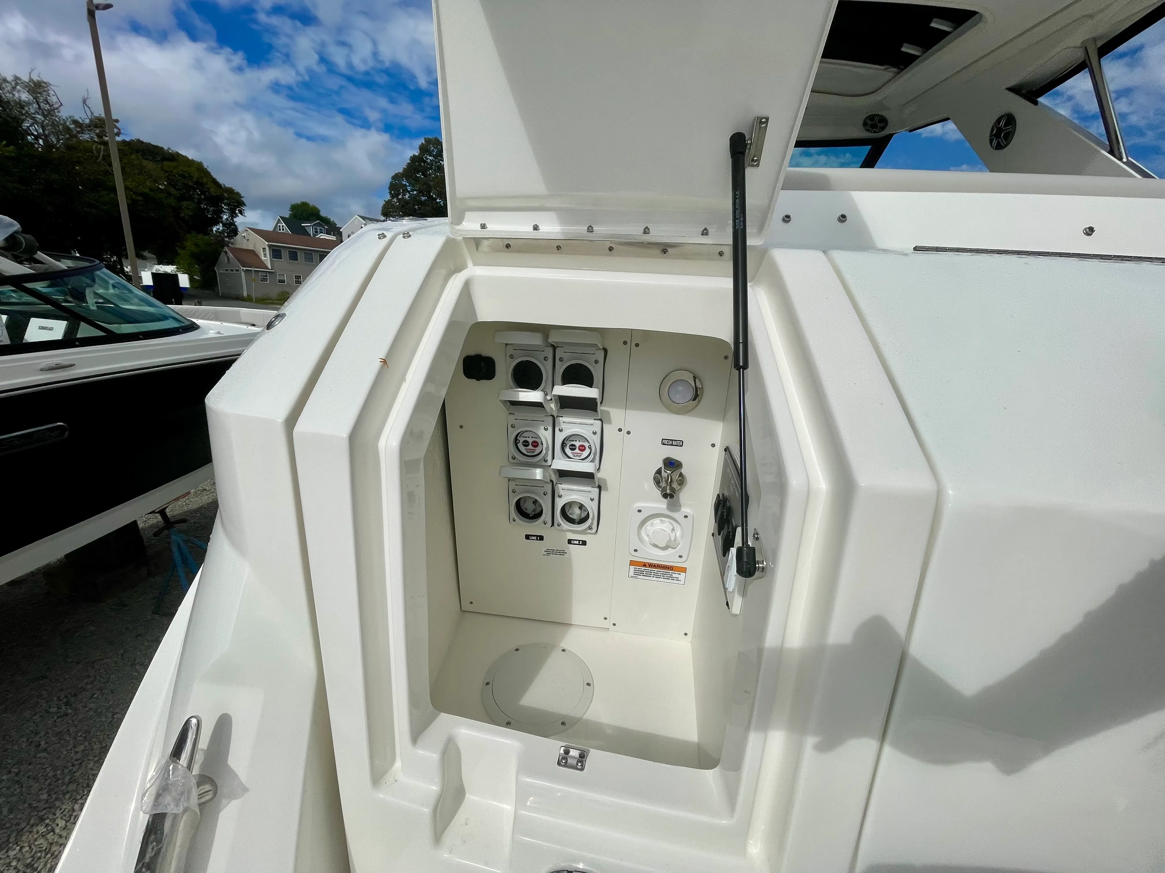 2026 Sea Ray Sundancer 320 Outboard Image Thumbnail #4