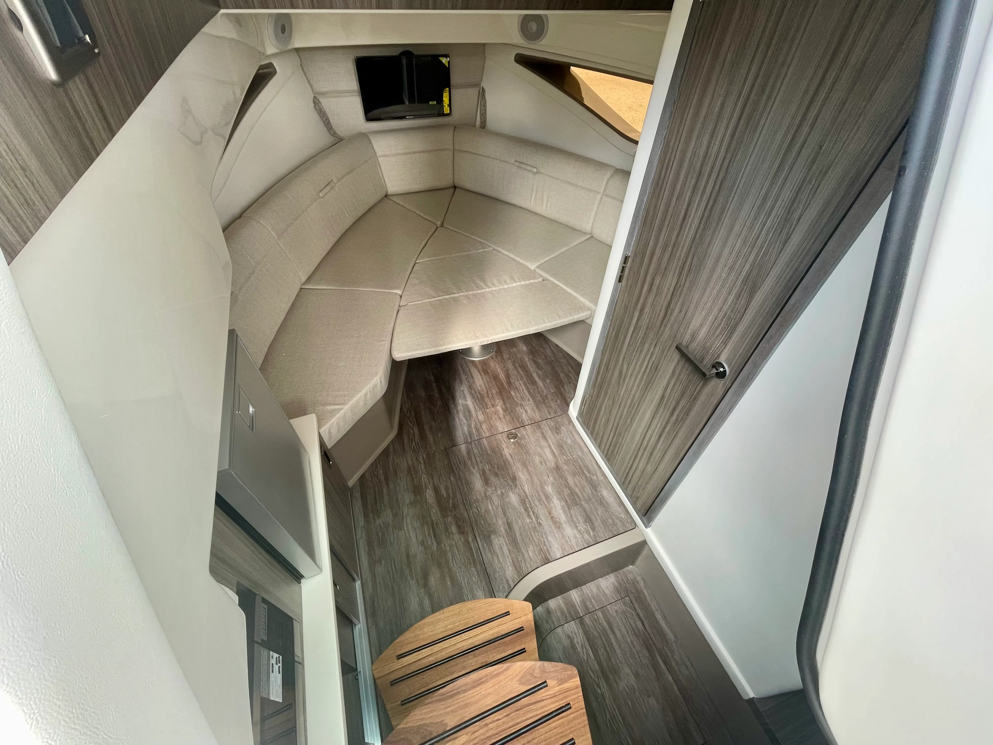 2026 Sea Ray Sundancer 320 Outboard Image Thumbnail #18