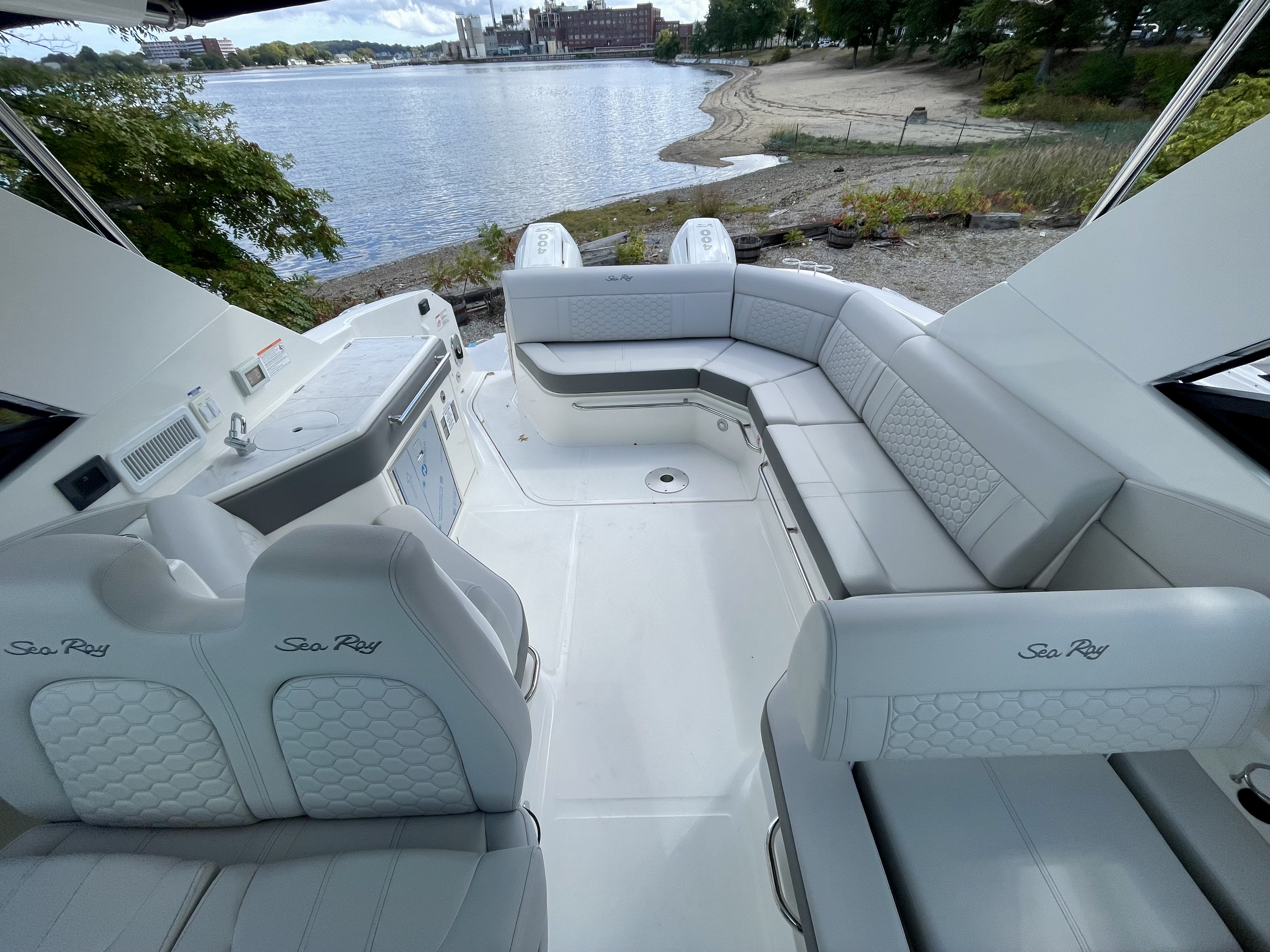 2026 Sea Ray Sundancer 320 Outboard Image Thumbnail #16