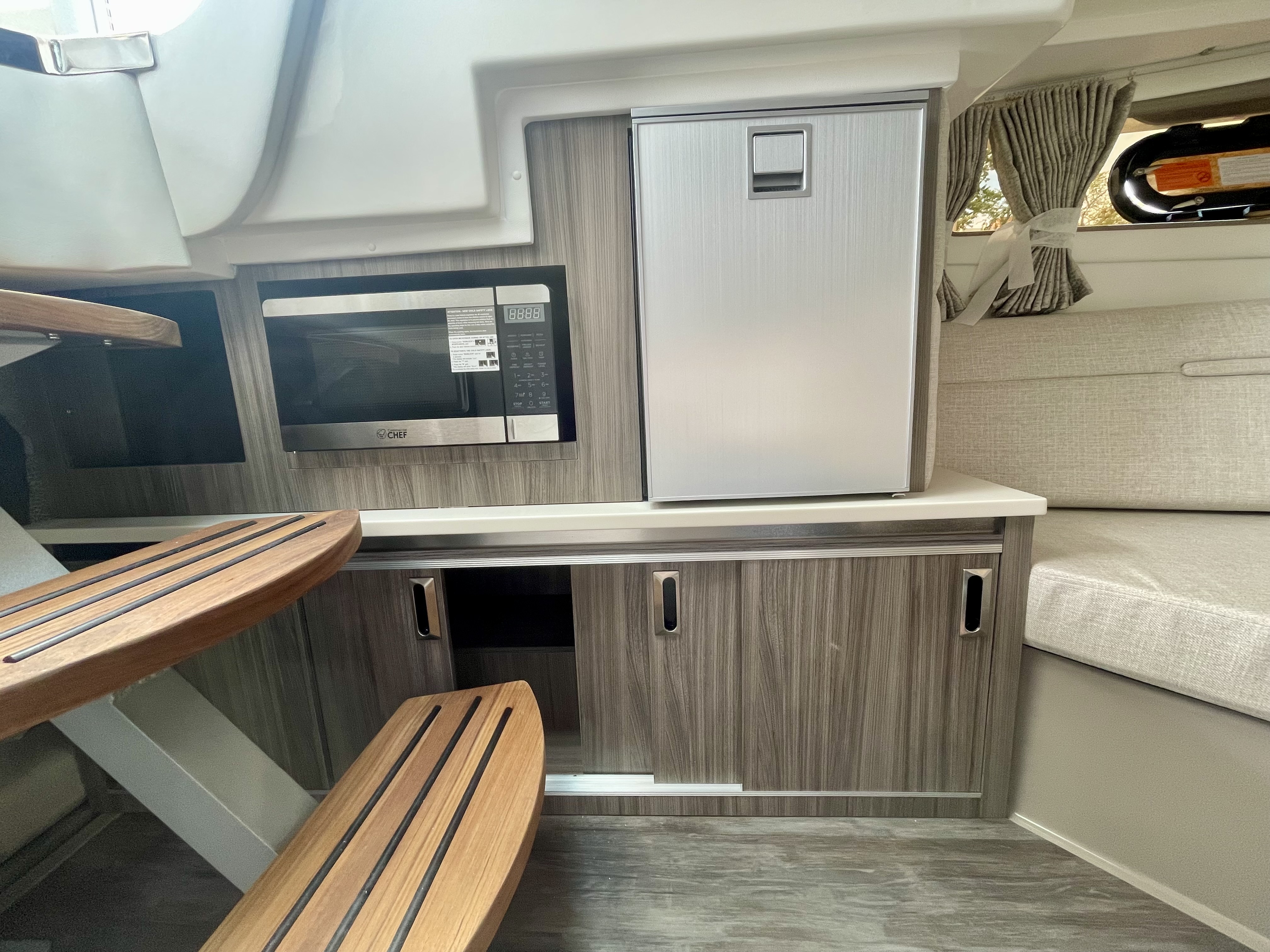 2026 Sea Ray Sundancer 320 Outboard Image Thumbnail #20