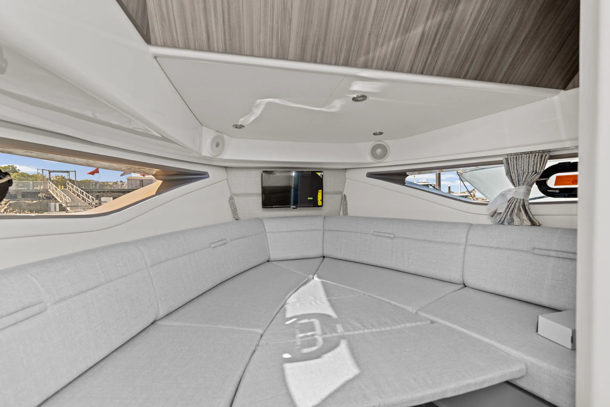 2026 Sea Ray Sundancer 320 Outboard Image Thumbnail #24