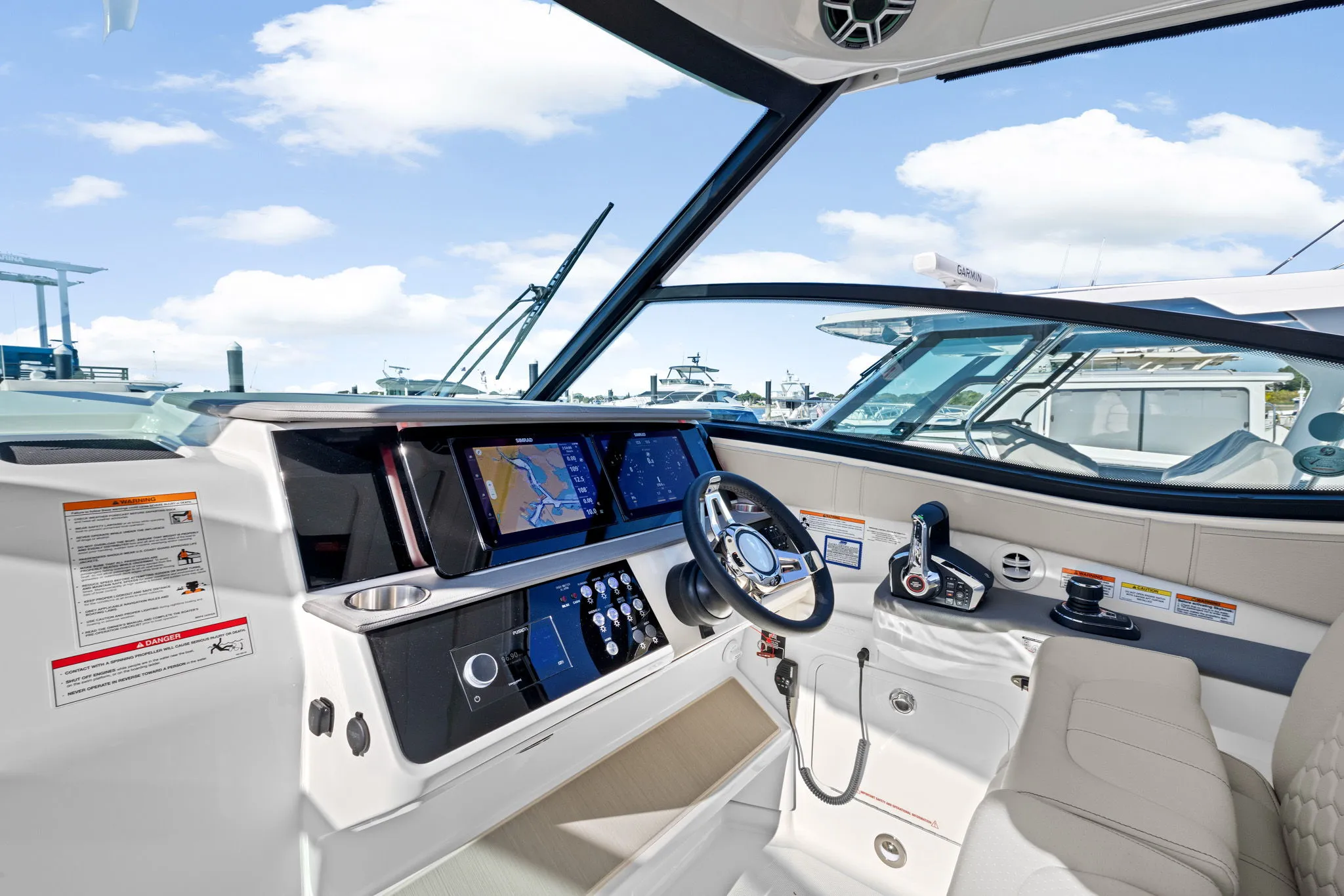 2026 Sea Ray Sundancer 320 Outboard Image Thumbnail #18