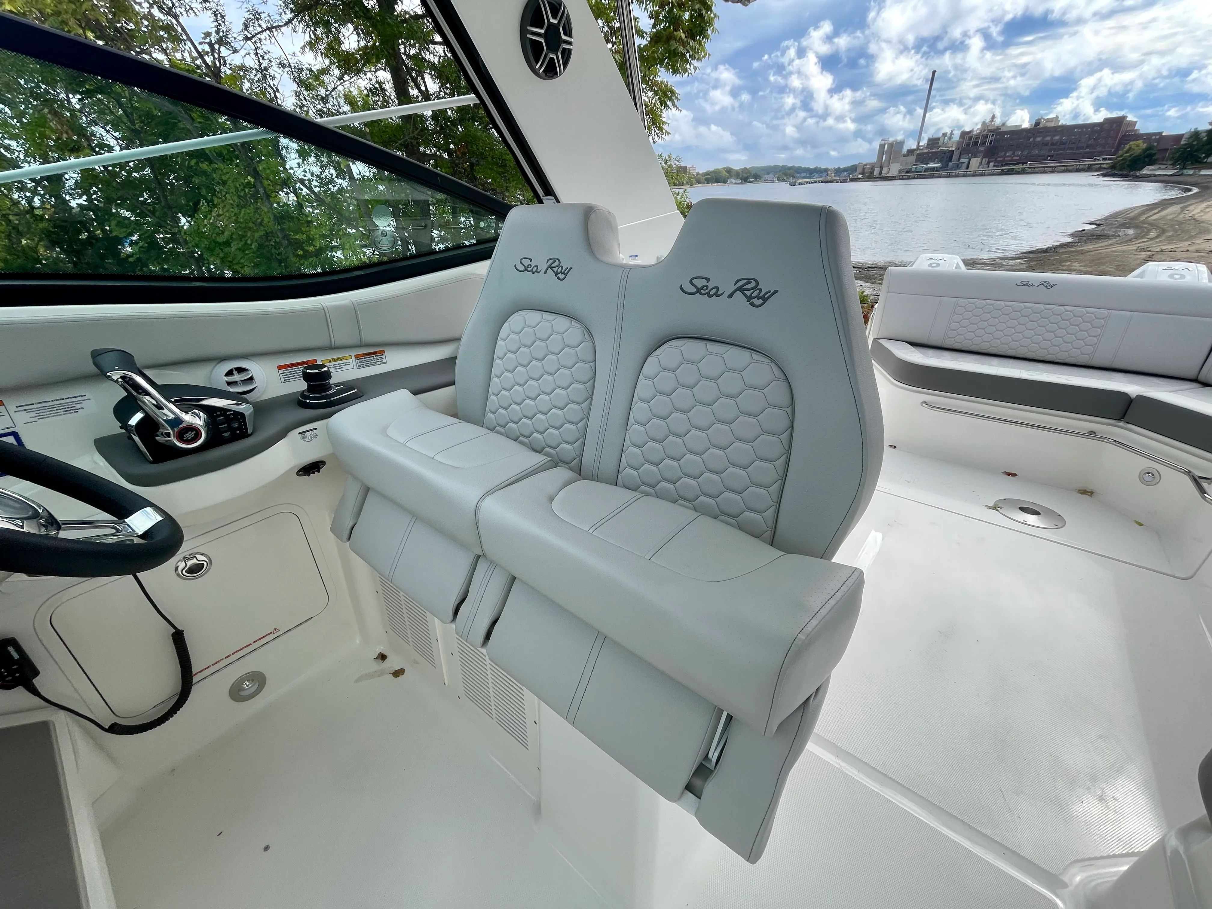2026 Sea Ray Sundancer 320 Outboard Image Thumbnail #13