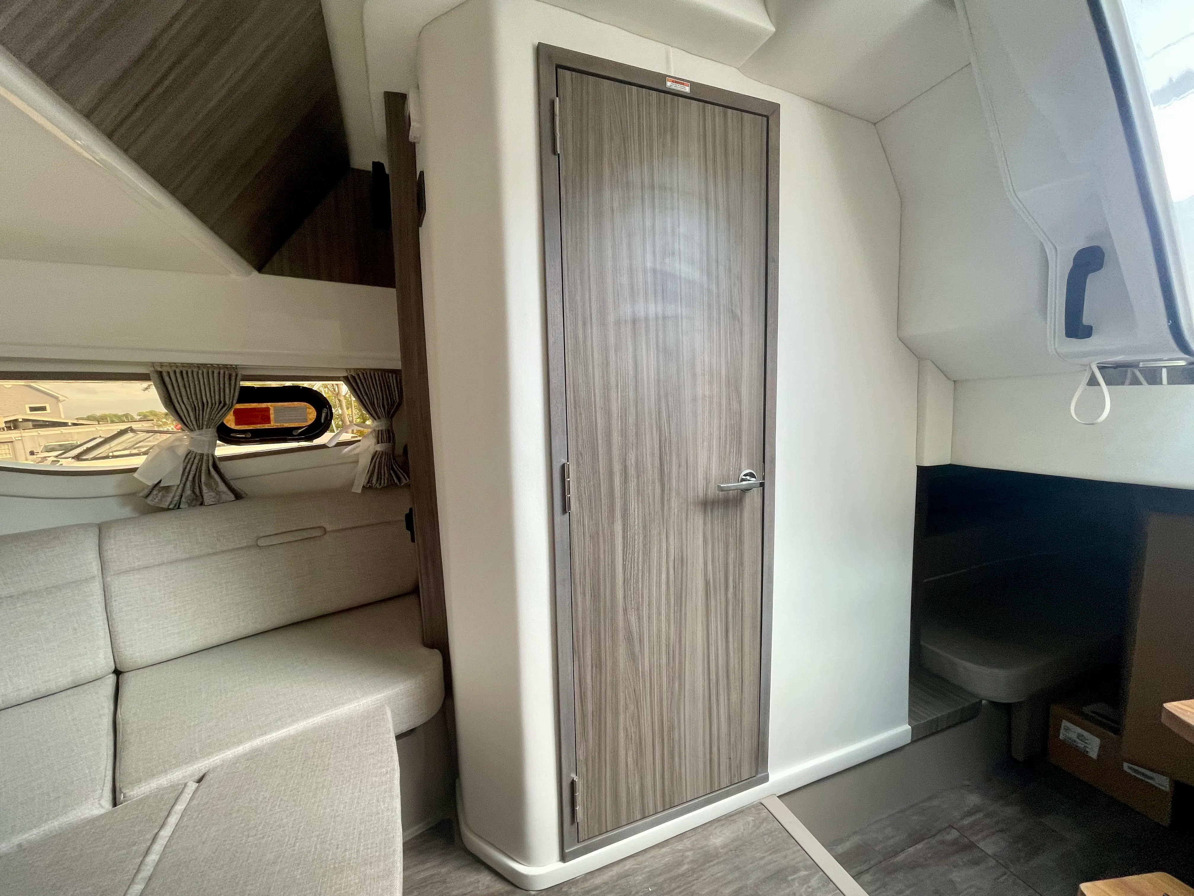 2026 Sea Ray Sundancer 320 Outboard Image Thumbnail #21