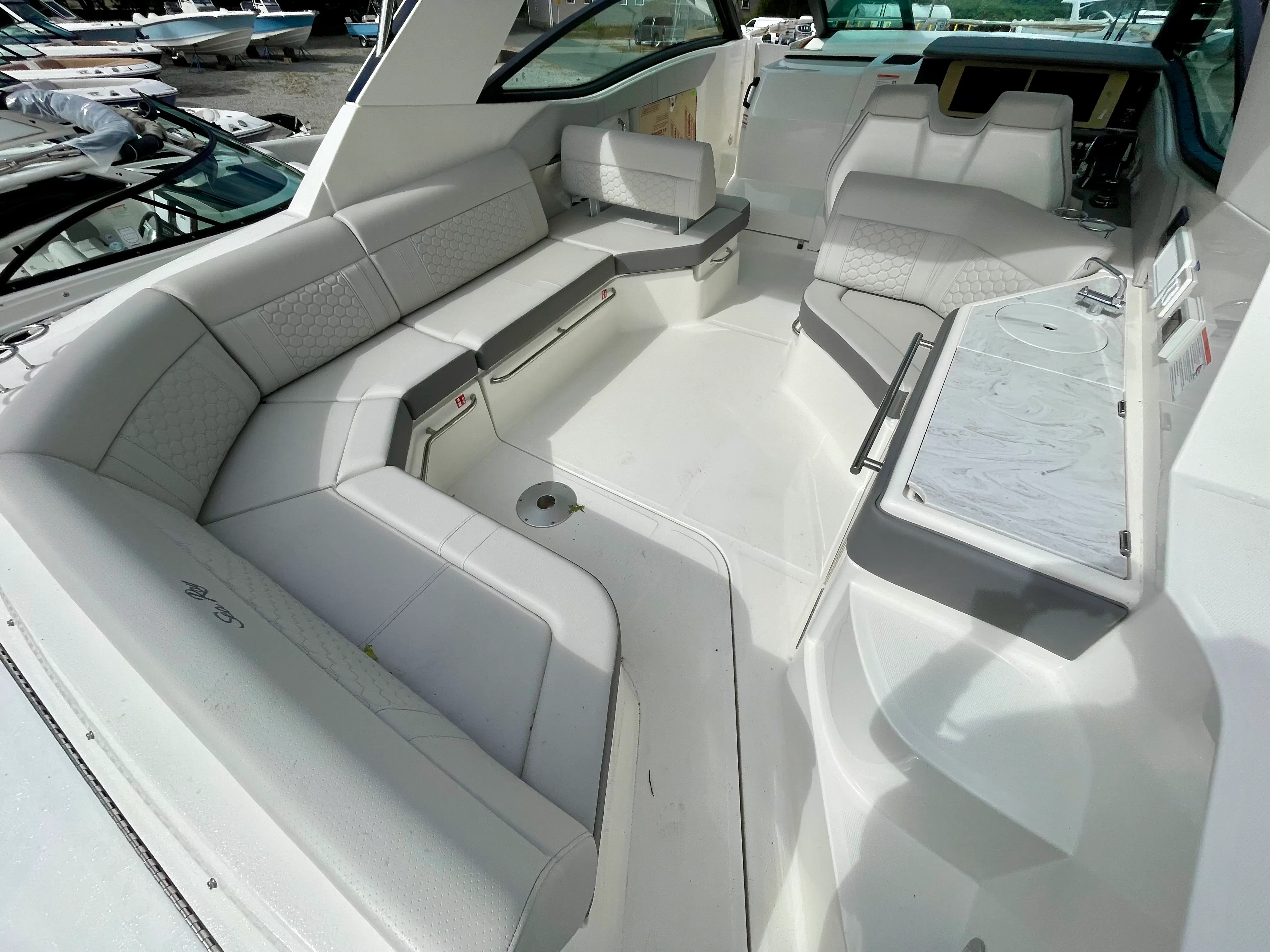 2026 Sea Ray Sundancer 320 Outboard Image Thumbnail #5