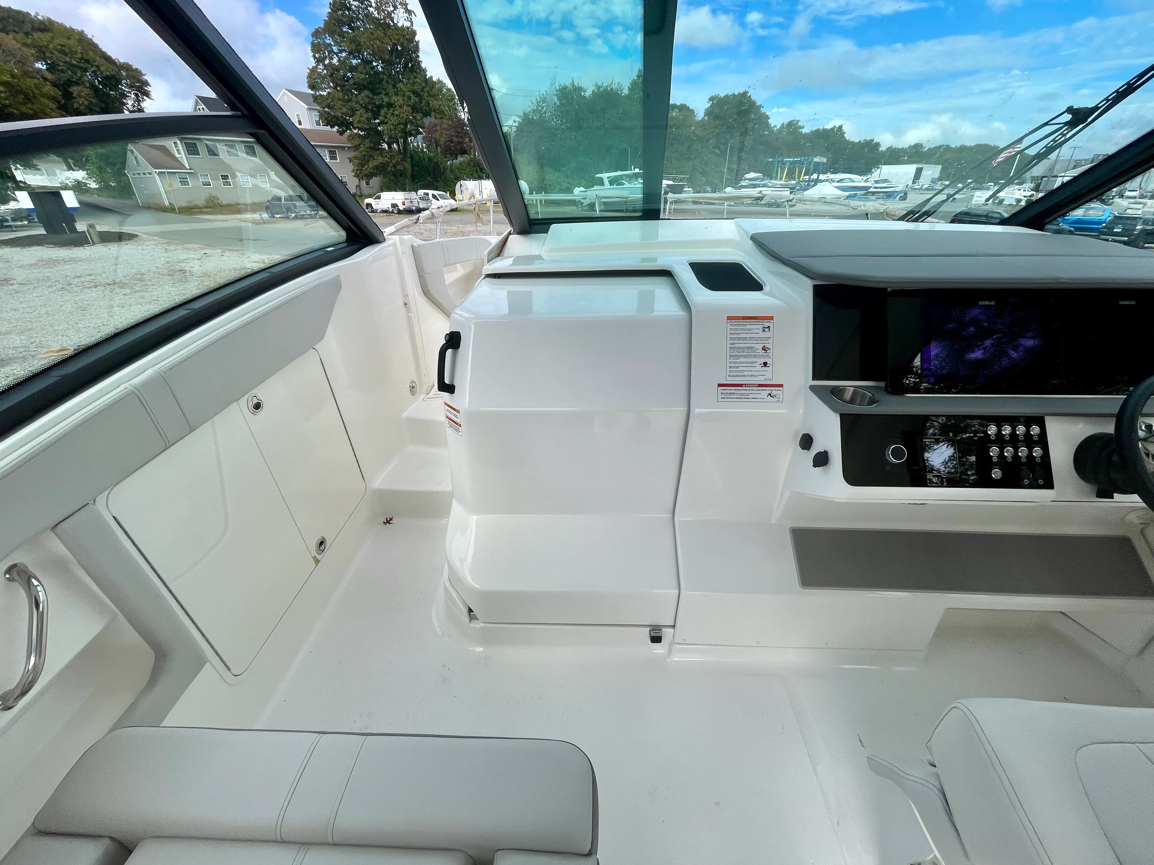 2026 Sea Ray Sundancer 320 Outboard Image Thumbnail #17