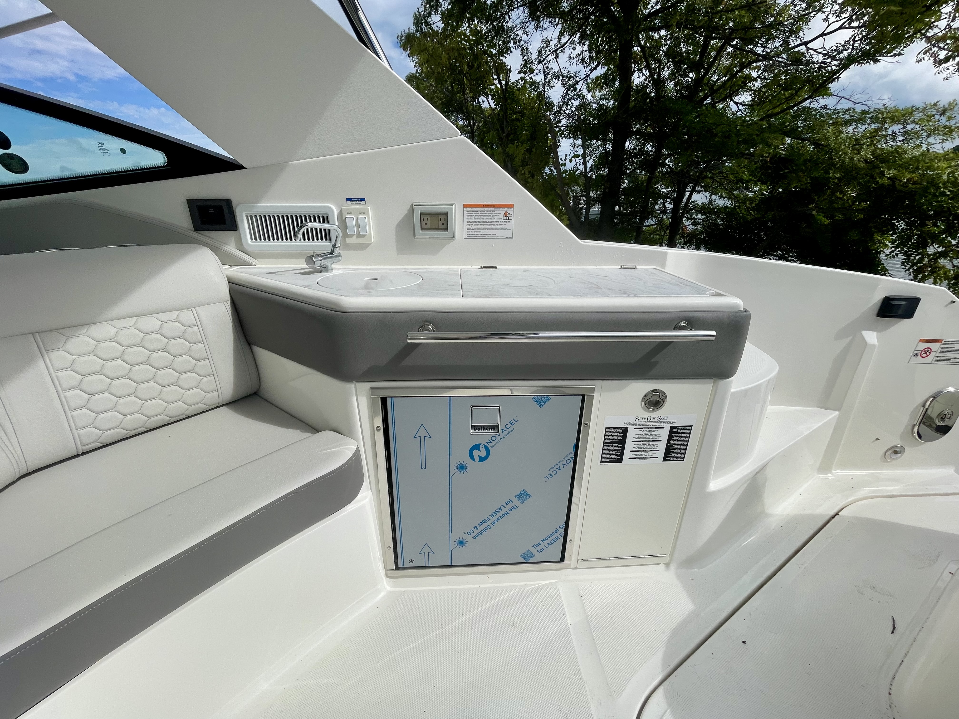 2026 Sea Ray Sundancer 320 Outboard Image Thumbnail #6