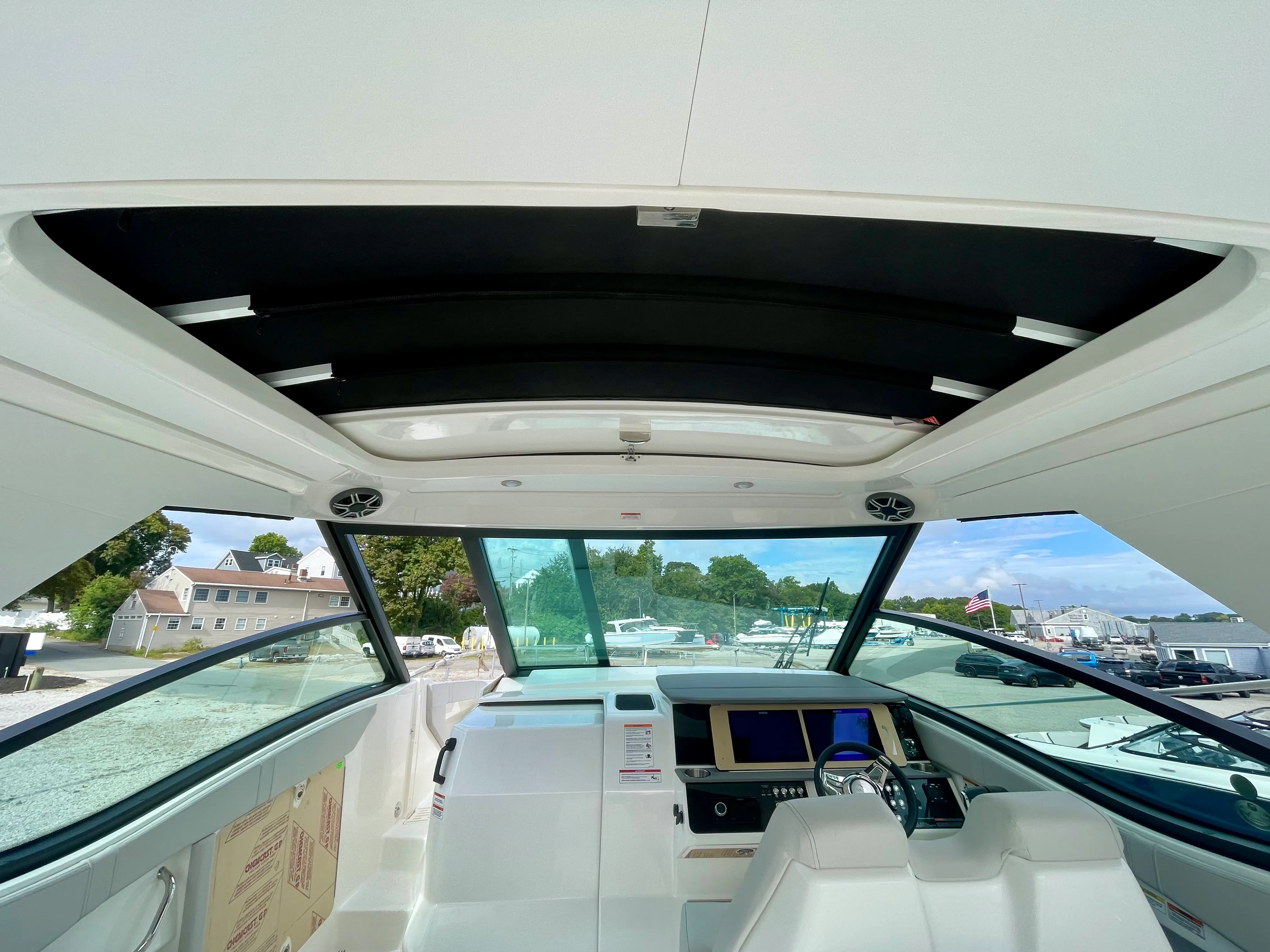2026 Sea Ray Sundancer 320 Outboard Image Thumbnail #10