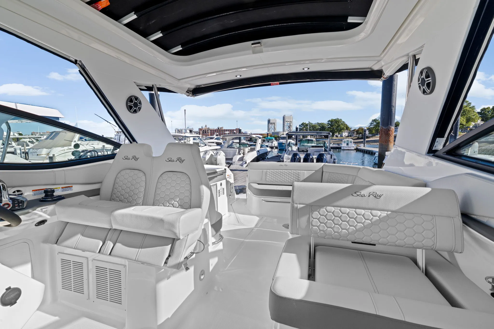 2026 Sea Ray Sundancer 320 Outboard Image Thumbnail #16