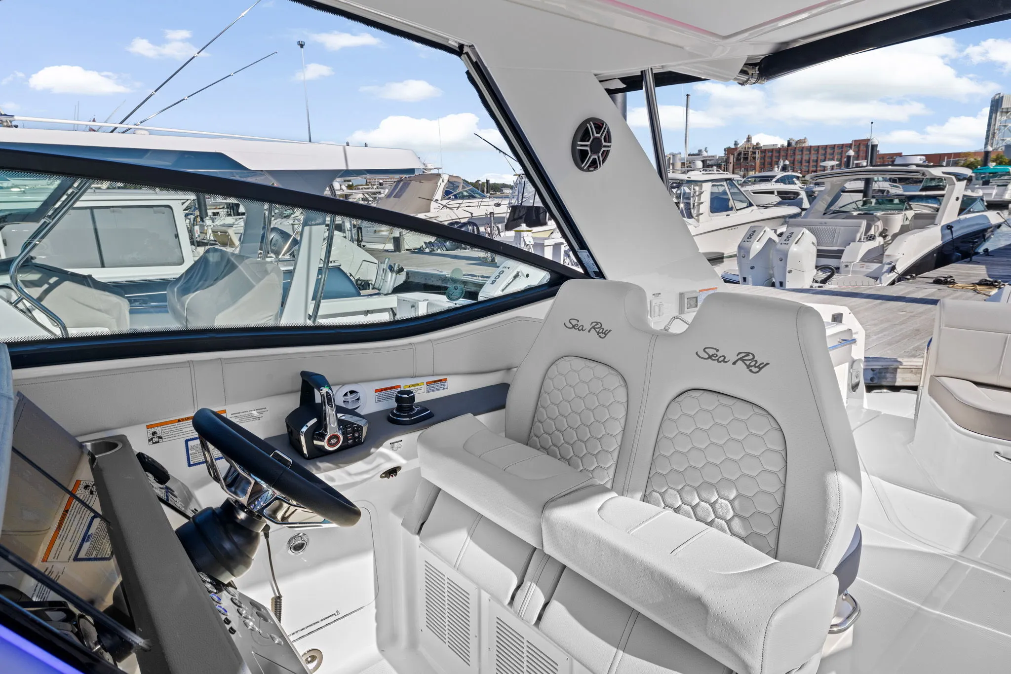 2026 Sea Ray Sundancer 320 Outboard Image Thumbnail #17