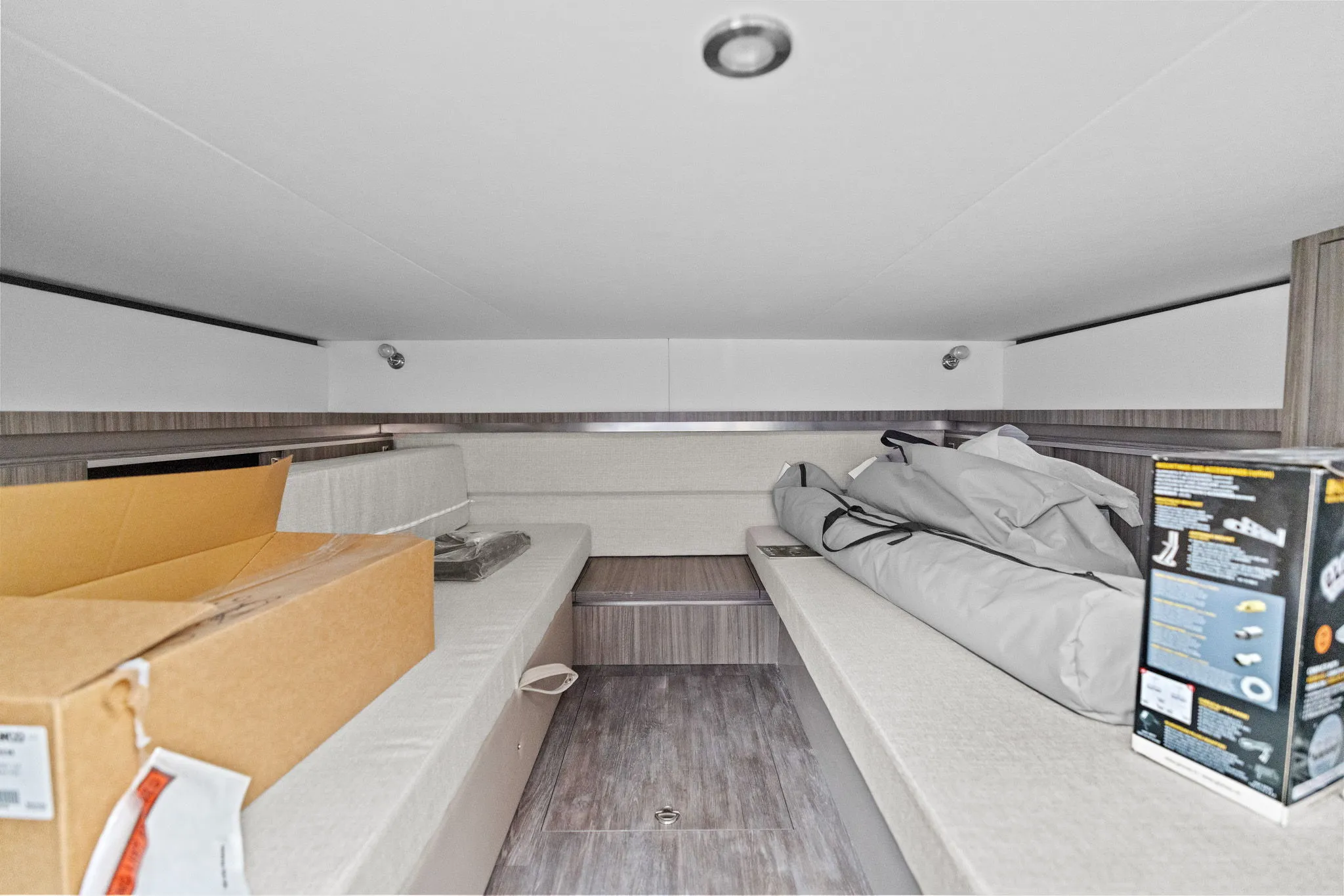 2026 Sea Ray Sundancer 320 Outboard Image Thumbnail #27
