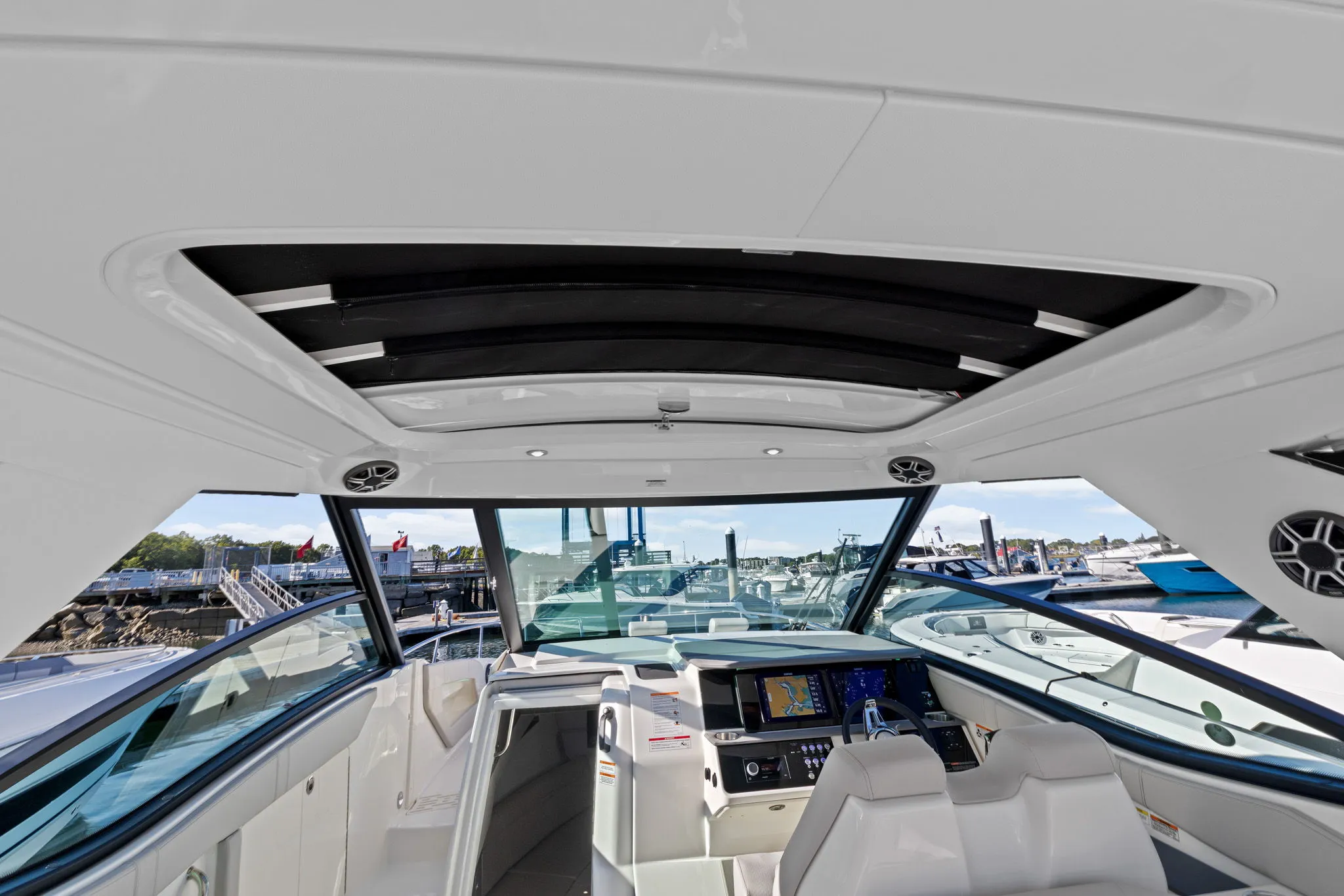 2026 Sea Ray Sundancer 320 Outboard Image Thumbnail #15