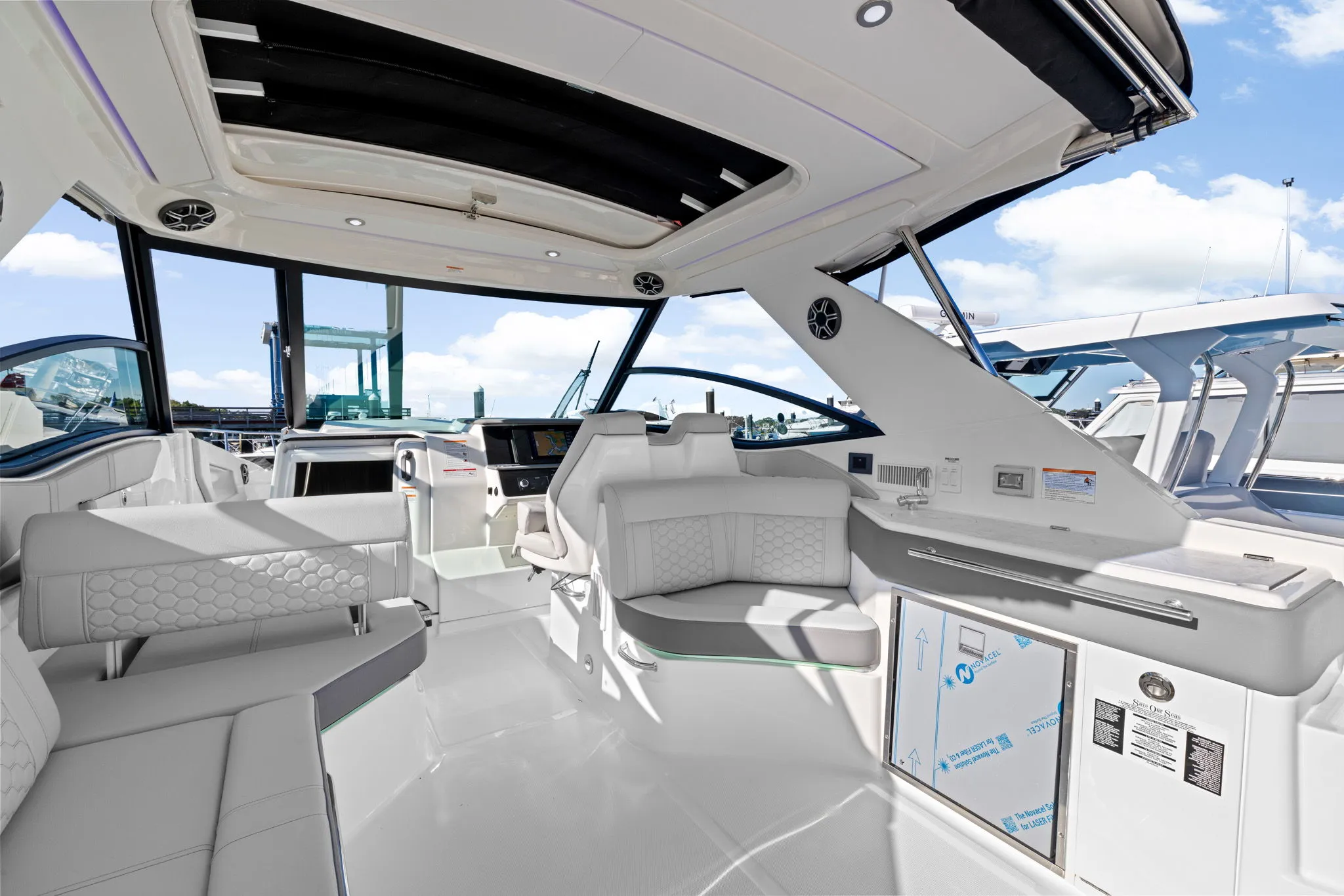 2026 Sea Ray Sundancer 320 Outboard Image Thumbnail #10